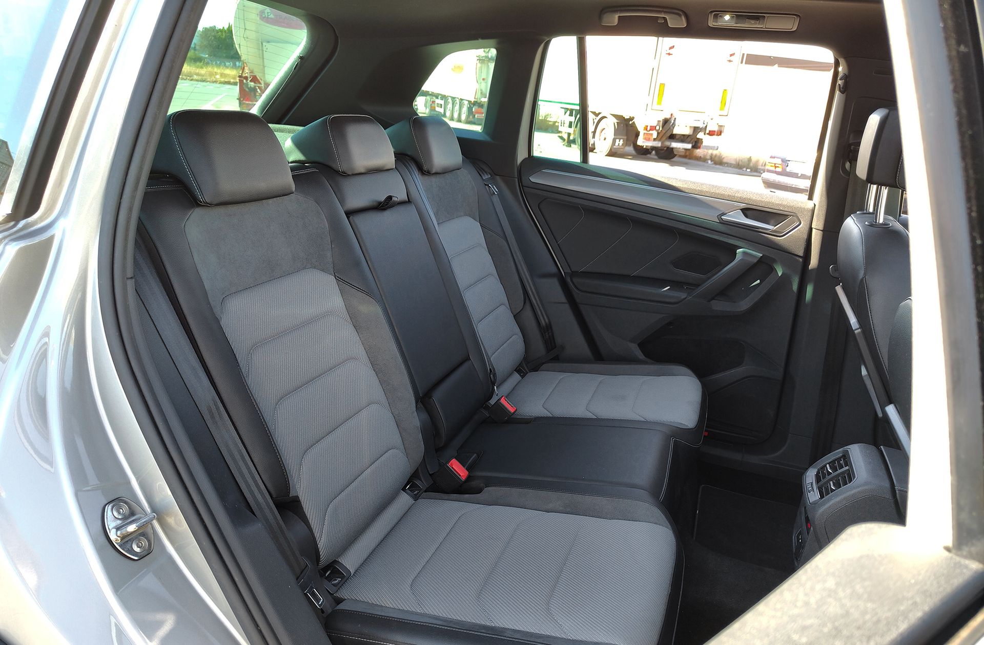 Volkswagen Tiguan Sport 2.0 TDI DSG Pack R Line - foto 20