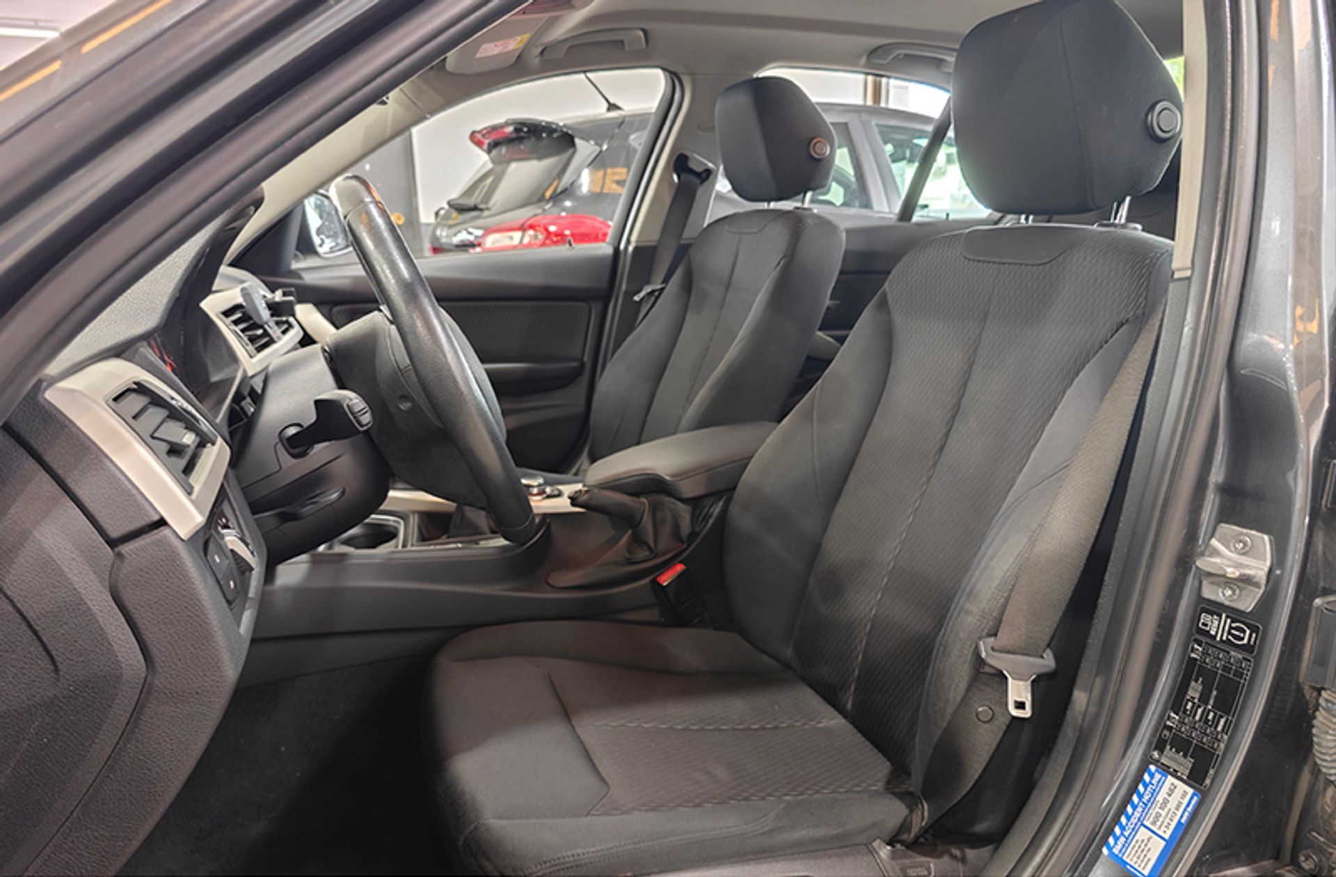 BMW Serie 3 318d - foto 9