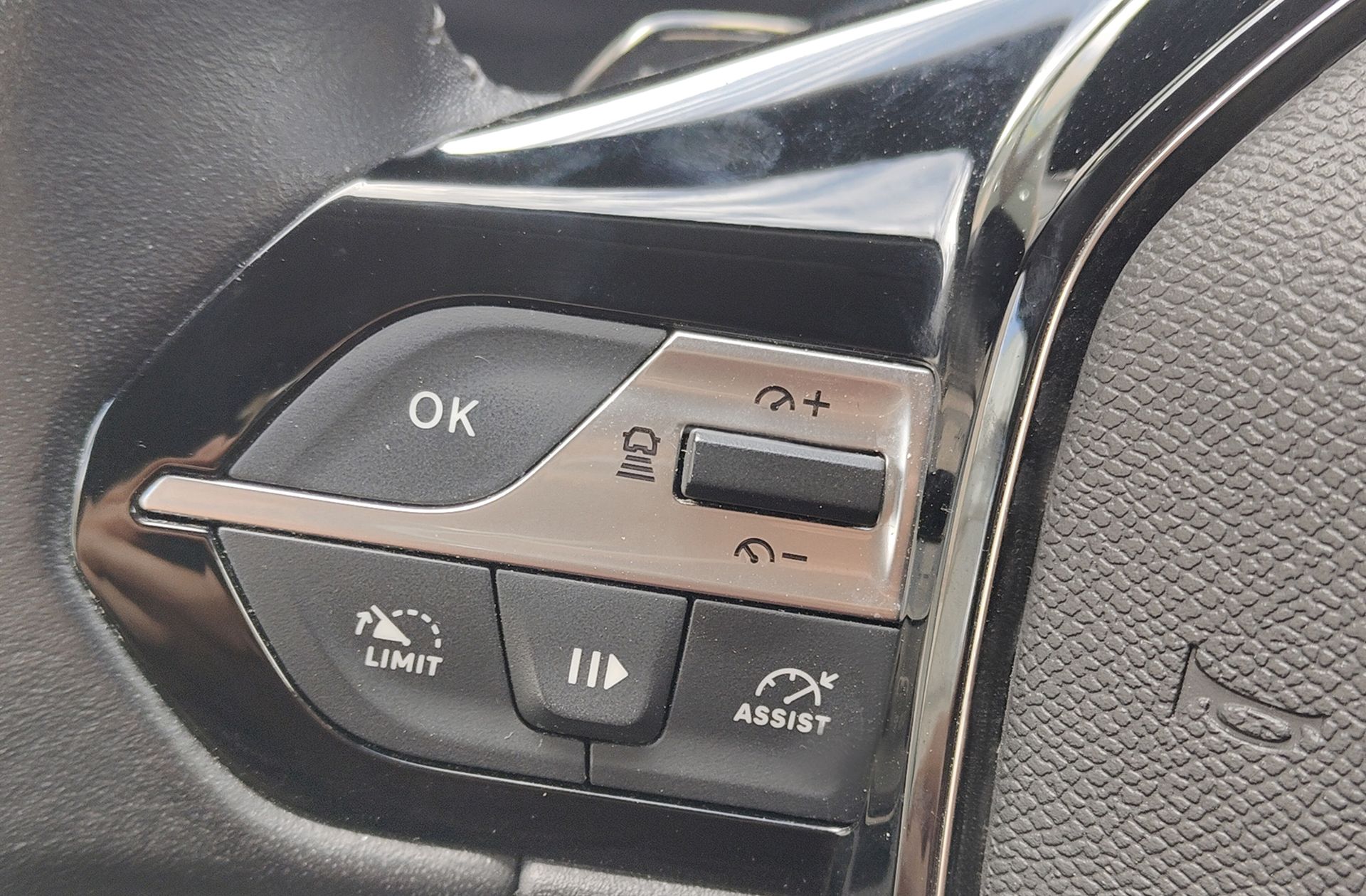 Peugeot 308 Allure BlueHDi 130 EAT8 - foto 24