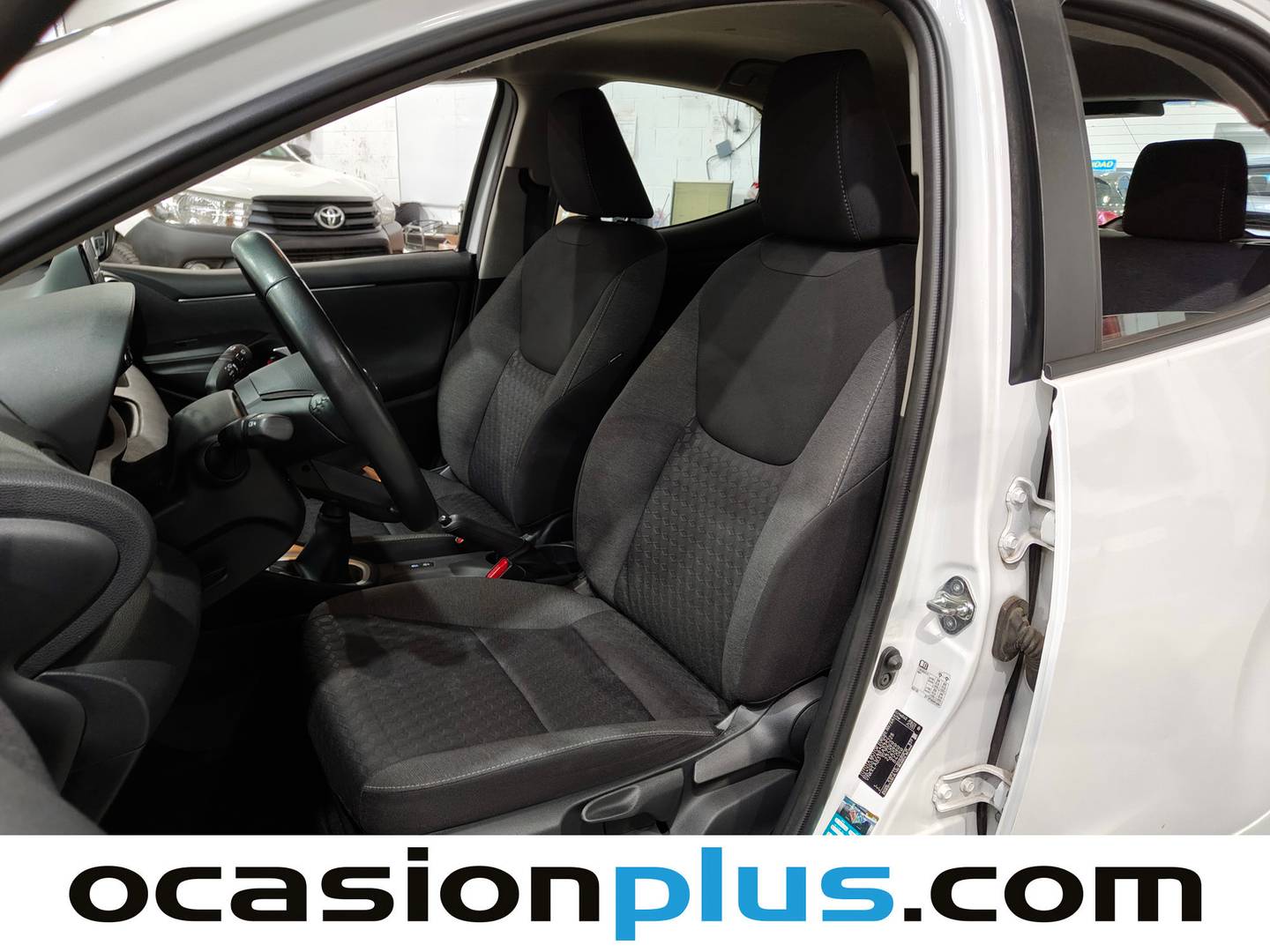 Foto asientos delanteros Toyota Yaris Toyota Yaris 1.0 70 Business (69 CV)