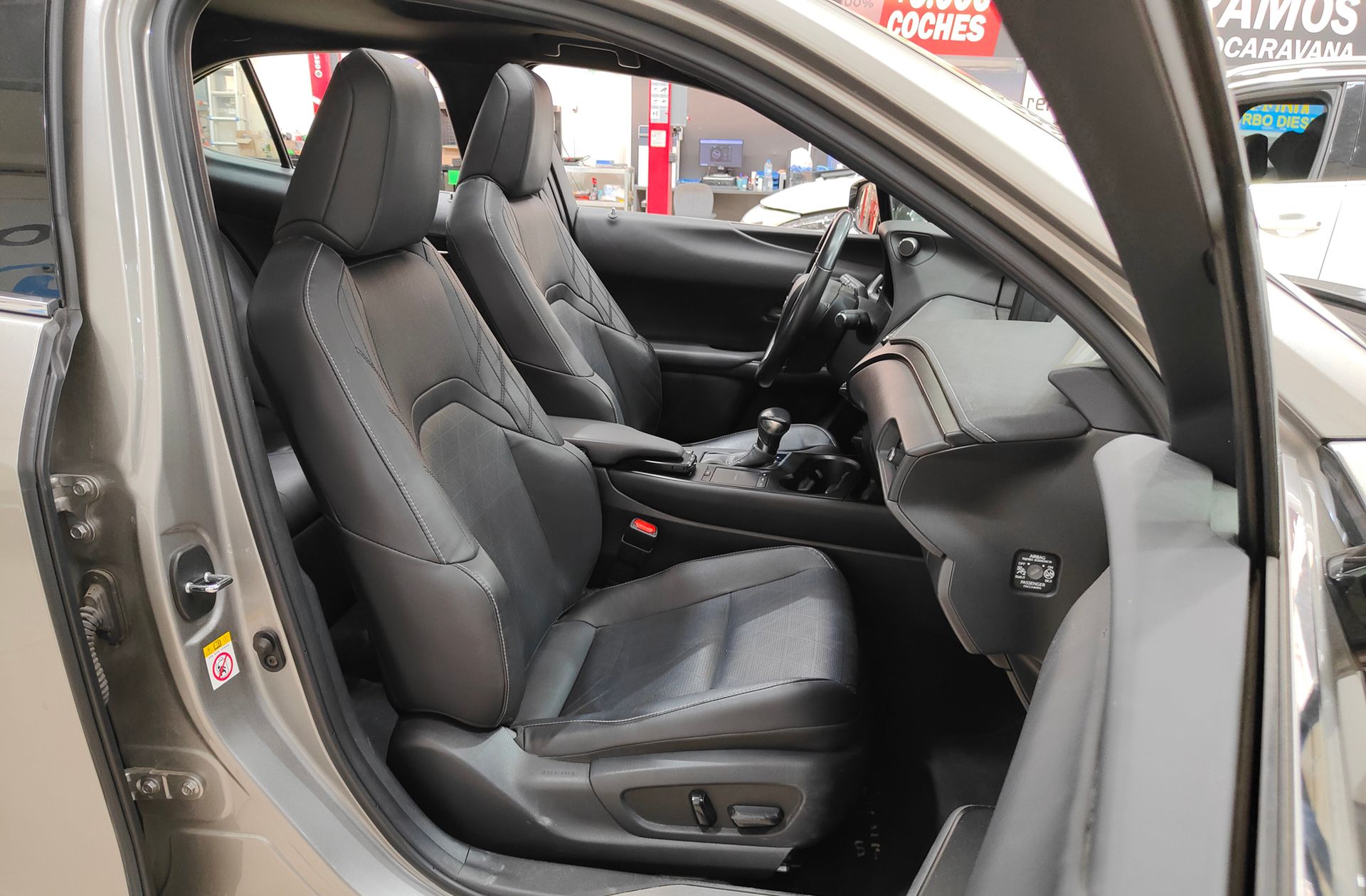 Lexus UX 250h Luxury - foto 22