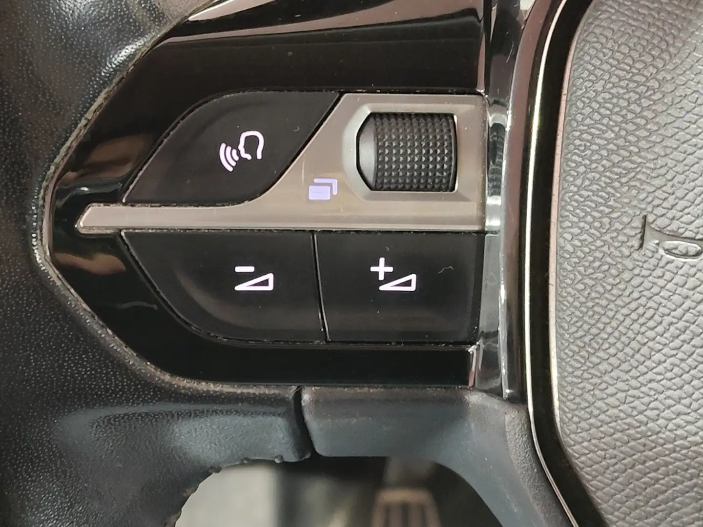 Foto Peugeot 2008 Peugeot 2008 BlueHDi 100 S&S Allure (100 CV)