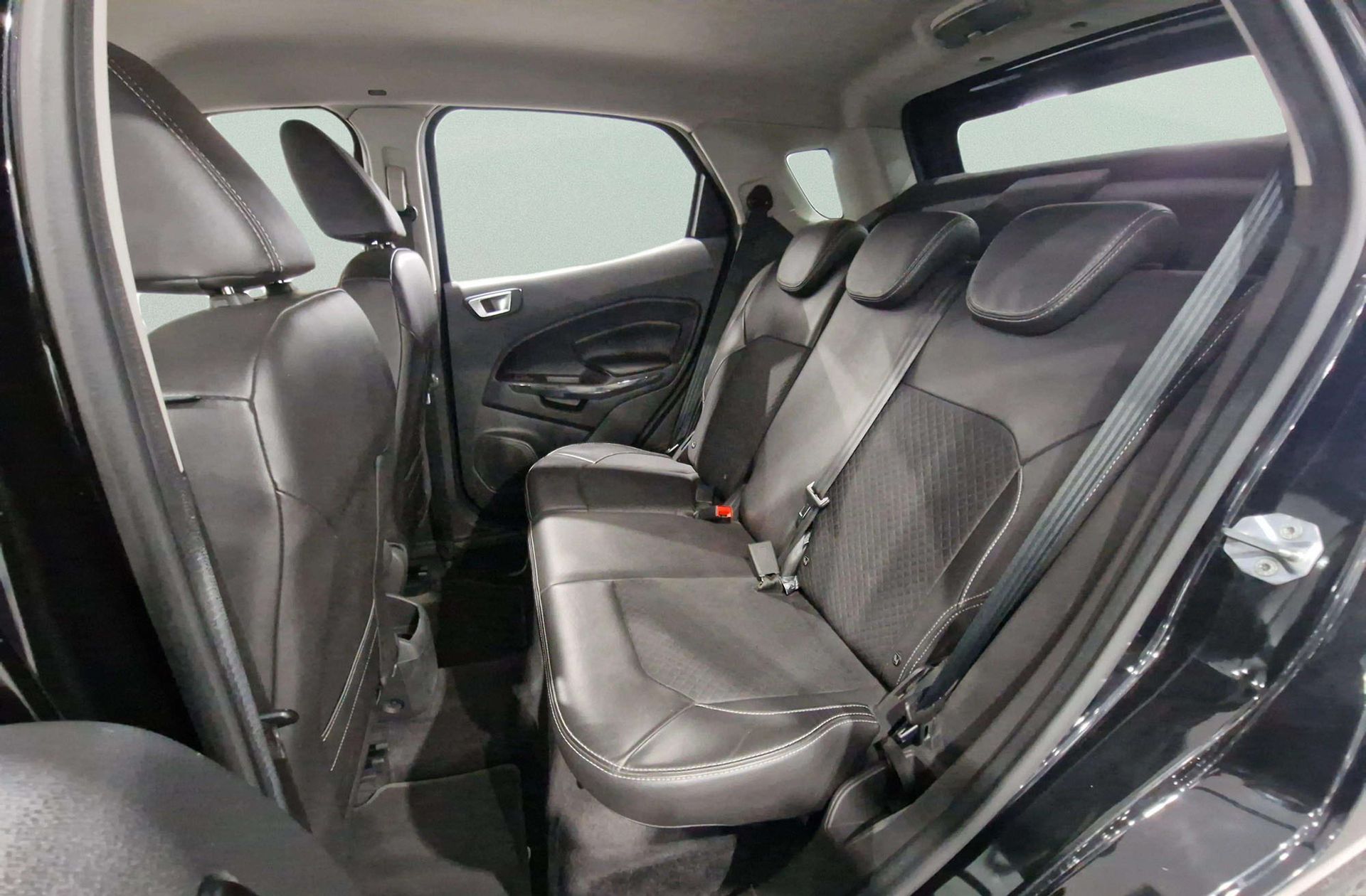 Ford EcoSport 1.5 TDCi Titanium - foto 12