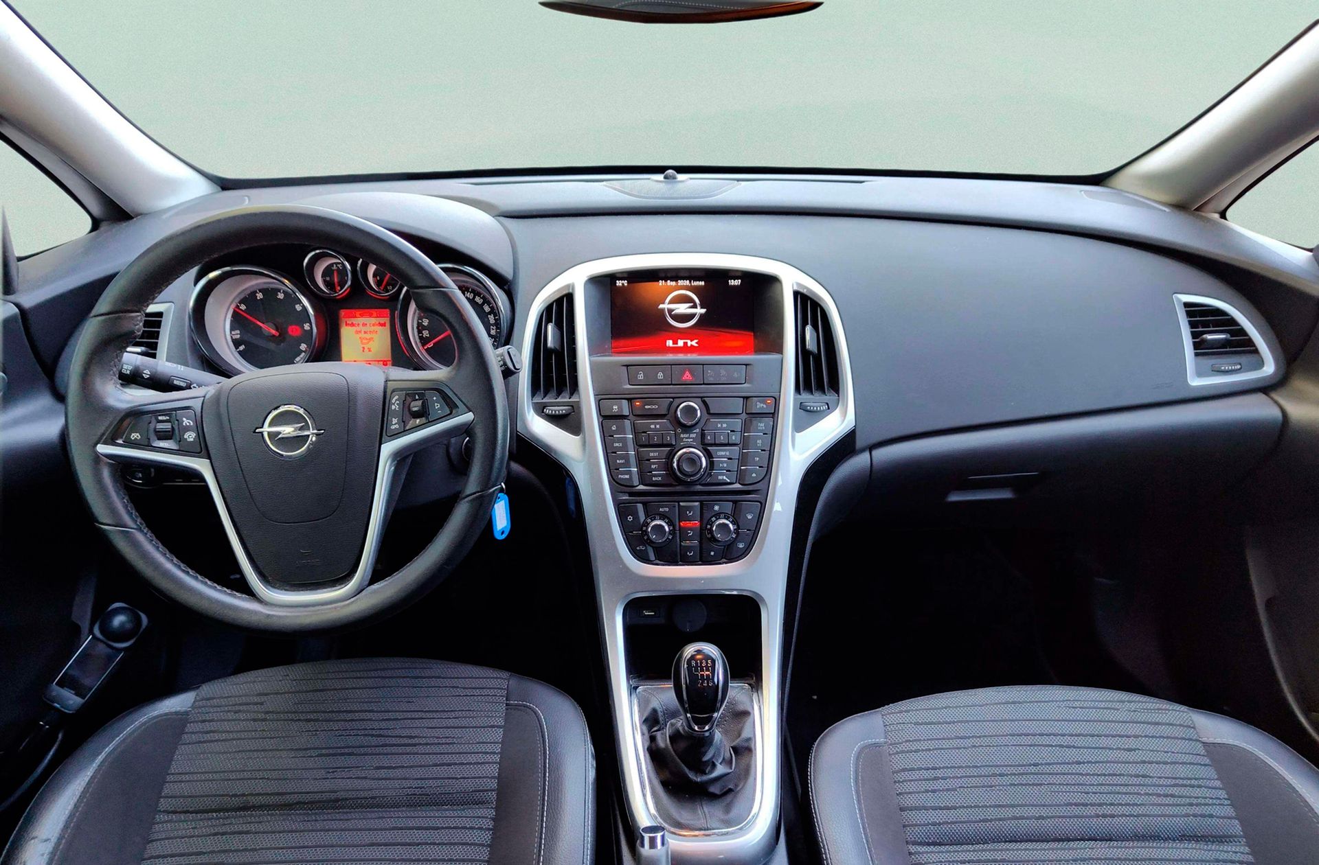 Opel Astra 2.0 CDTi Selective - foto 6