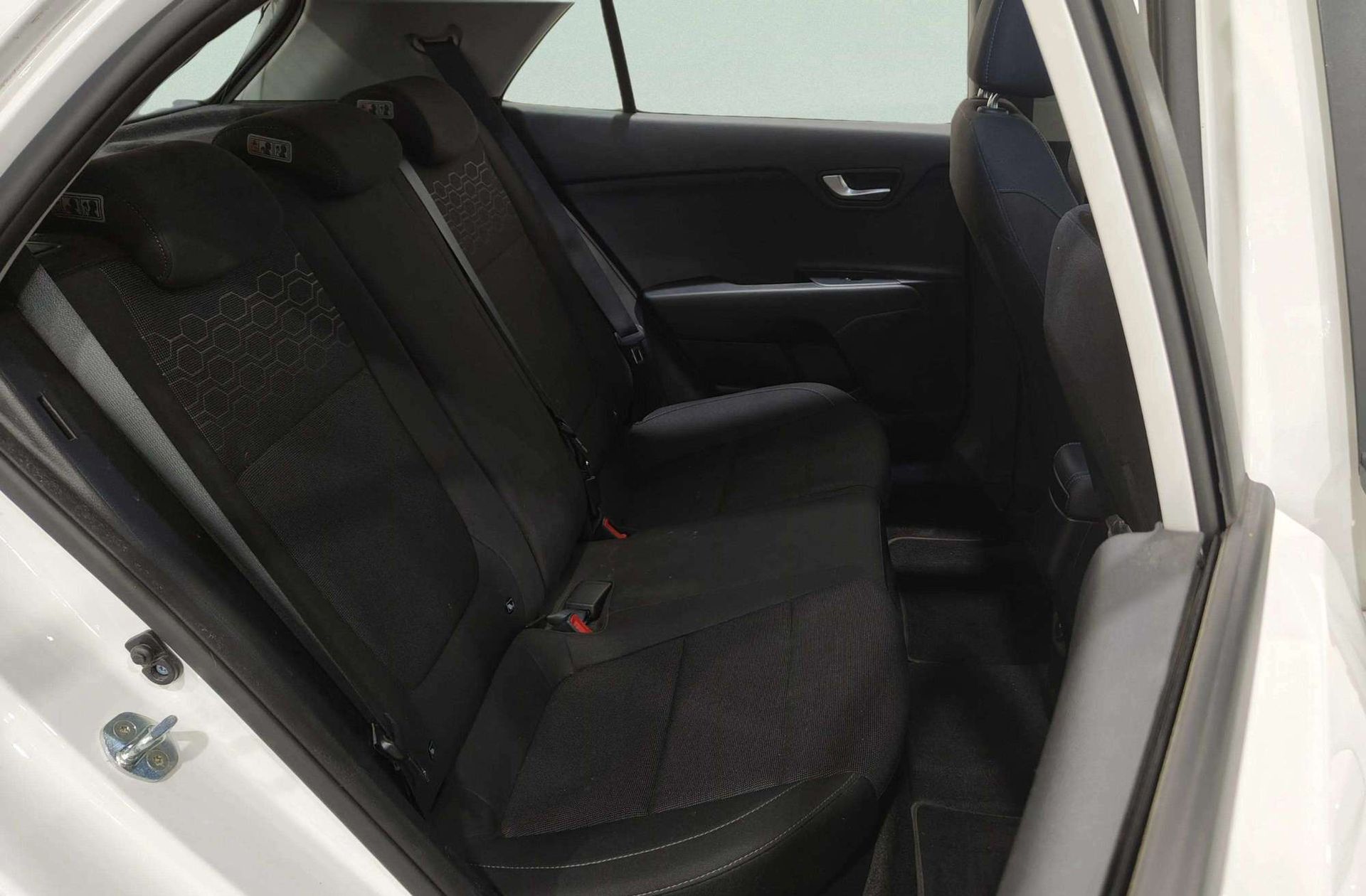 Kia Rio 1.0 T-GDi Drive - foto 18
