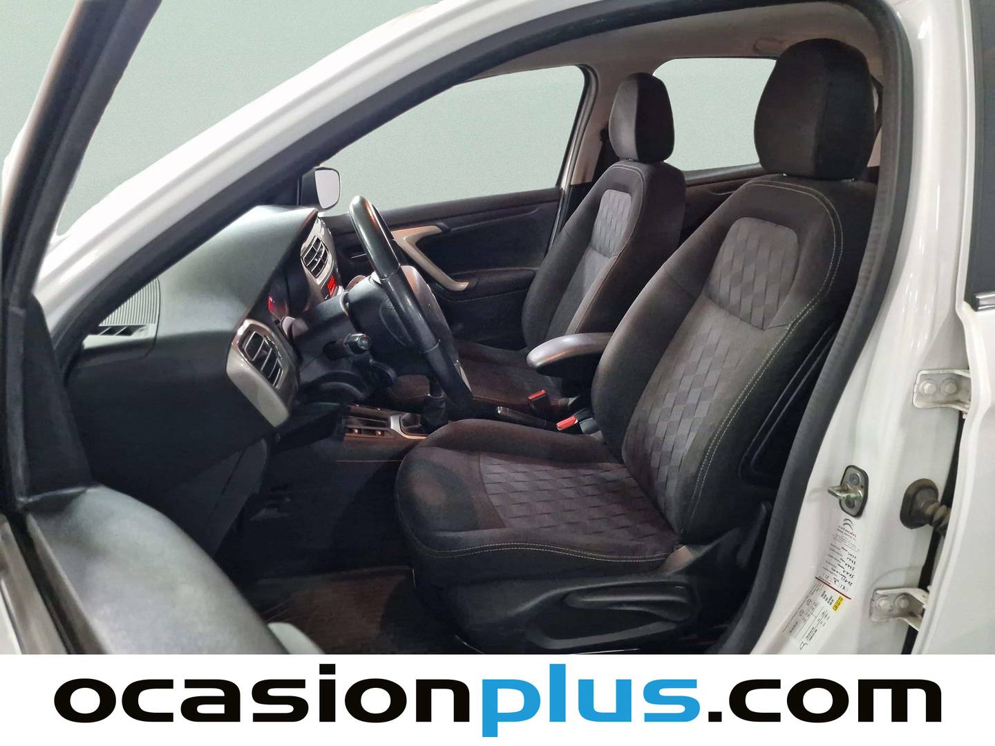 Foto asientos delanteros Citroën C-Elysée Citroën C-Elysee PureTech 82 Exclusive (82 CV)