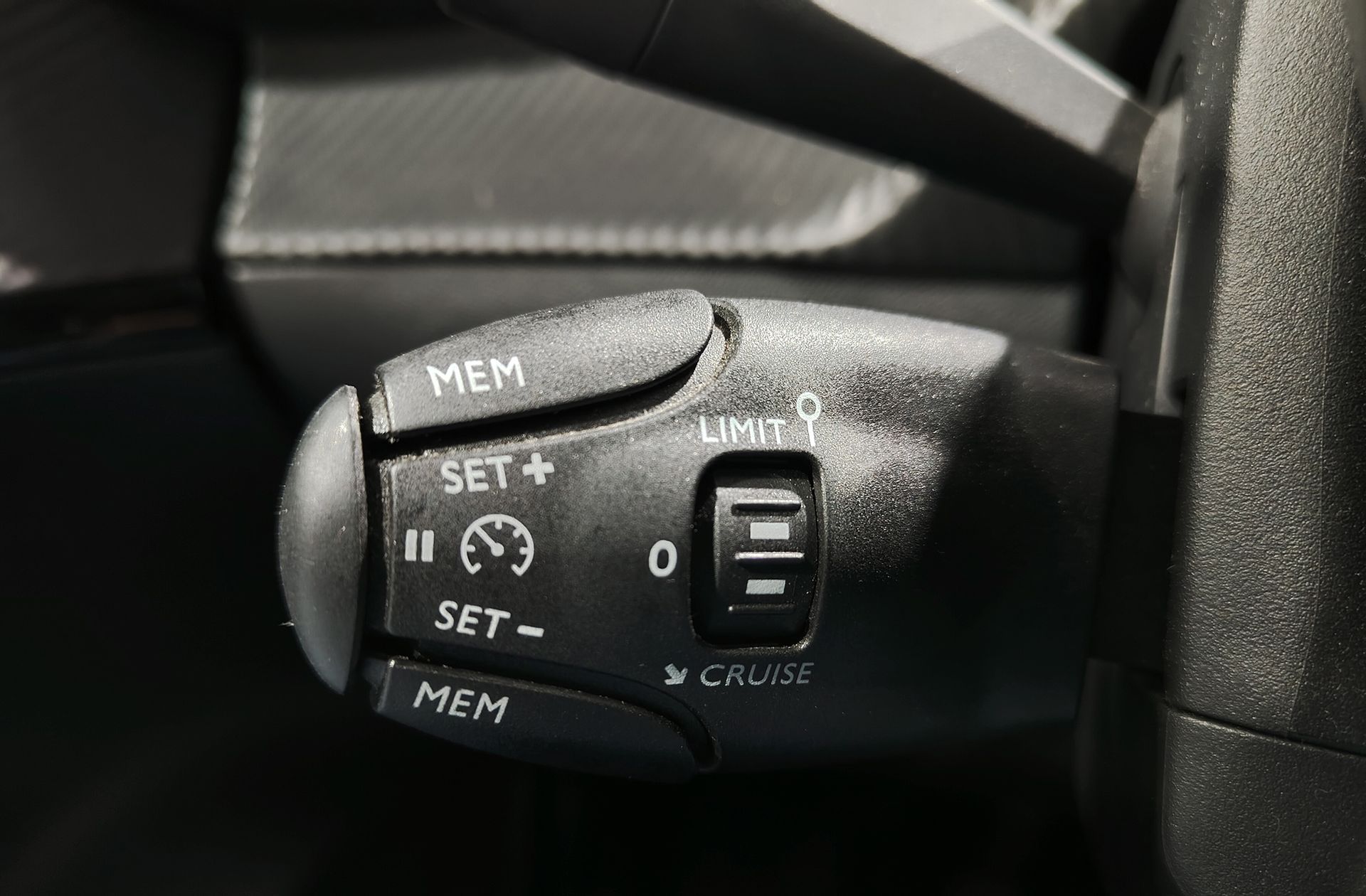 Peugeot 2008 PureTech 100 Allure - foto 30