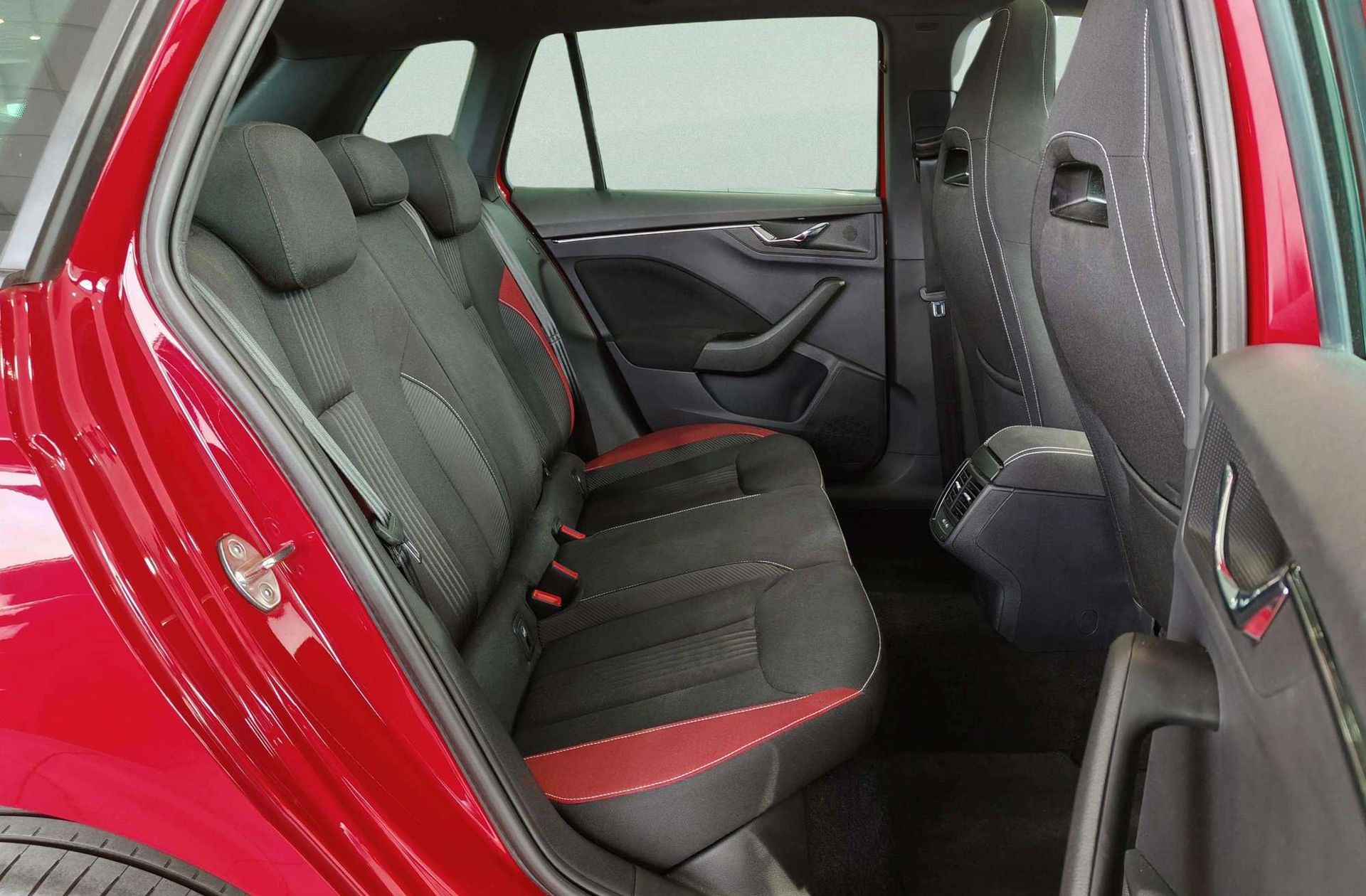 Škoda Kamiq 1.0 TSI Montecarlo DSG - foto 24