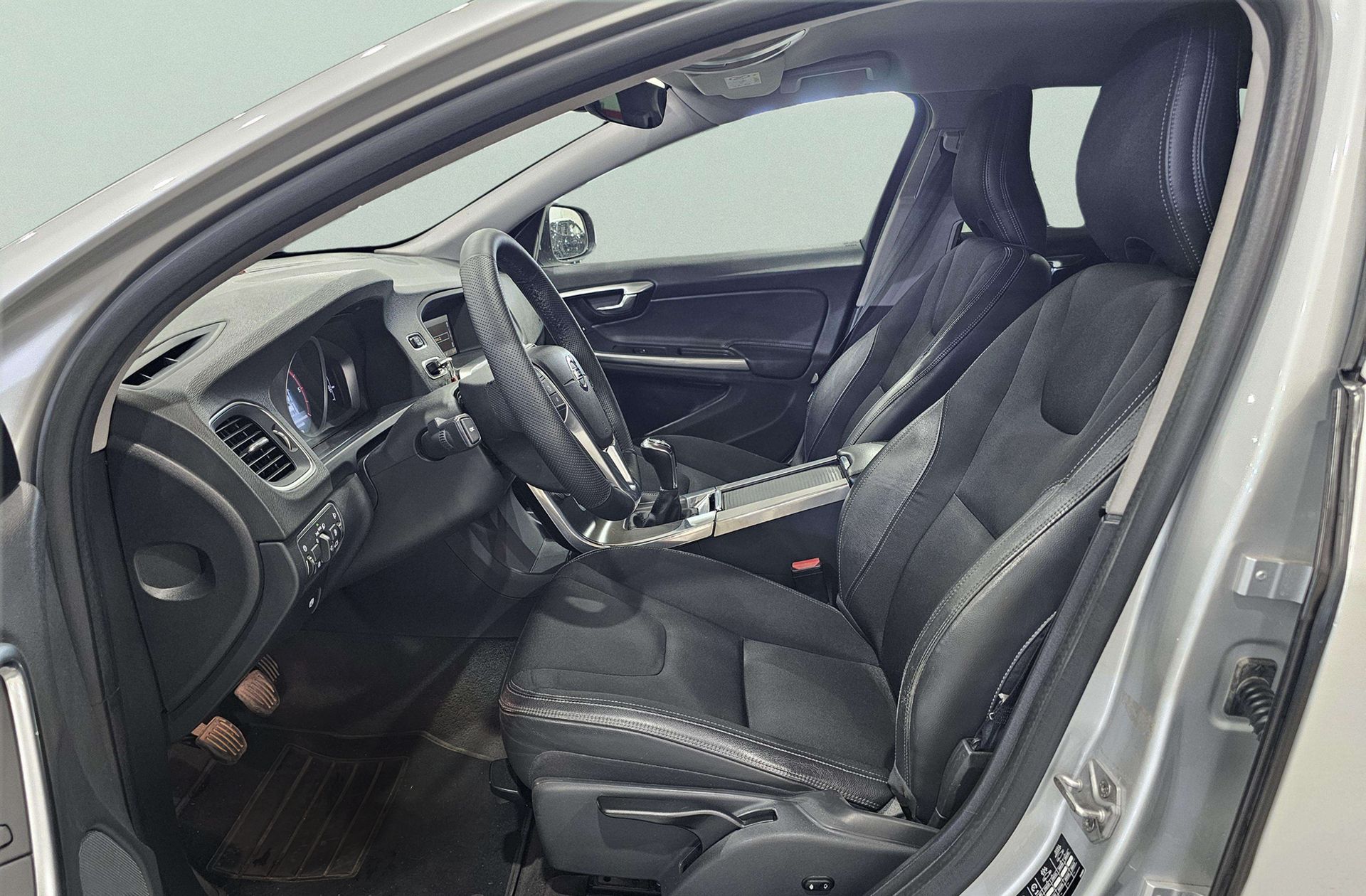 Volvo V60 D2 Momentum - foto 9