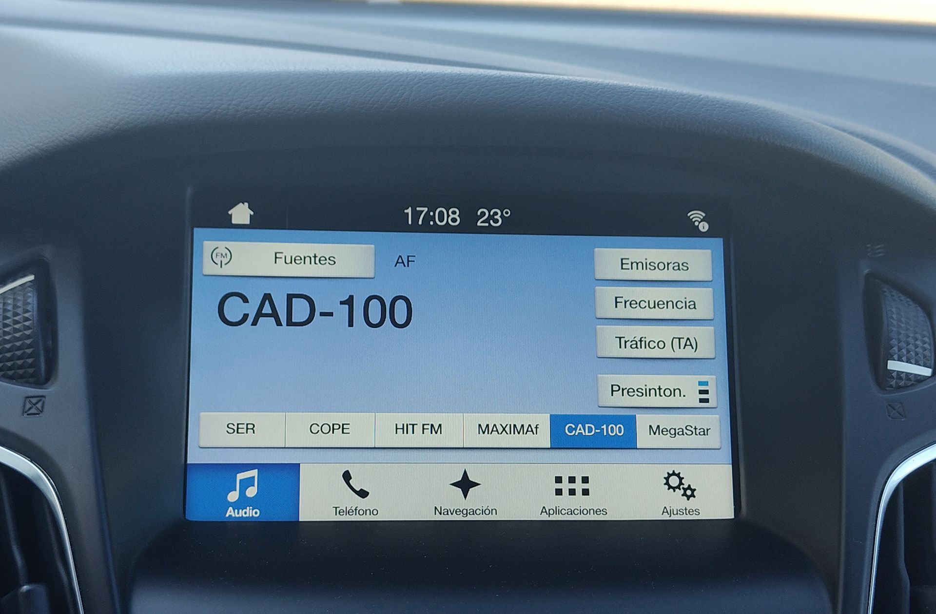 Ford Focus 1.0 EcoBoost Business - foto 31