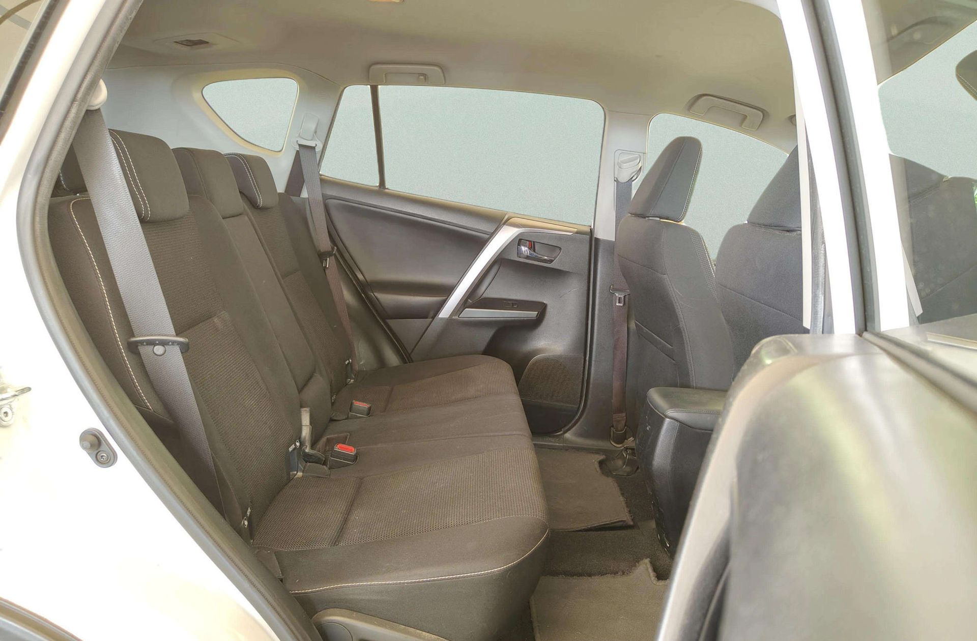 Toyota RAV4 150D 2WD Advance - foto 16