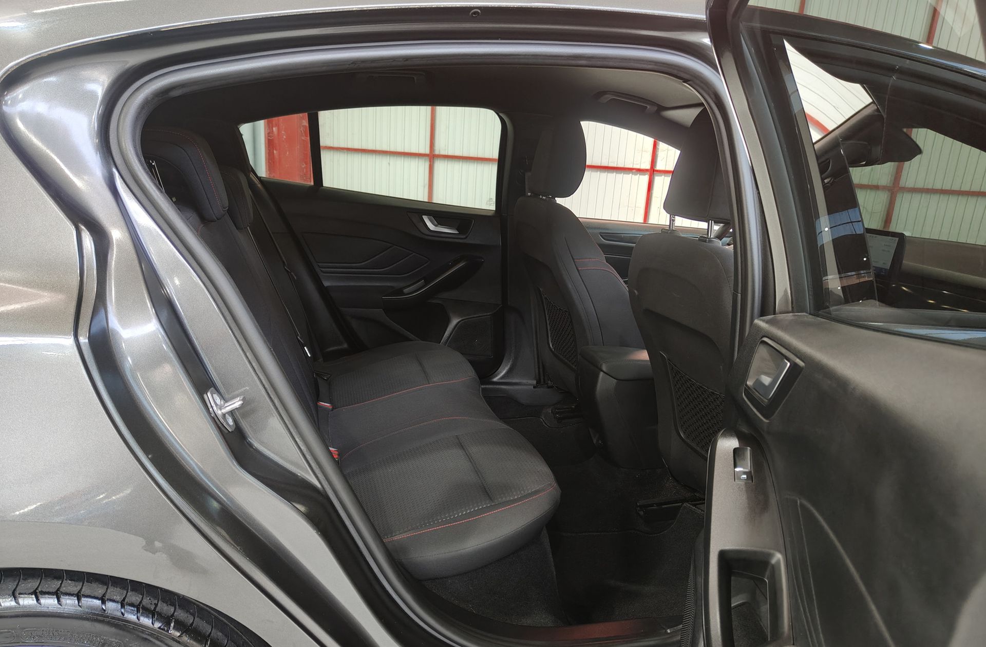 Ford Focus 1.0 EcoBoost MHEV ST-Line - foto 19