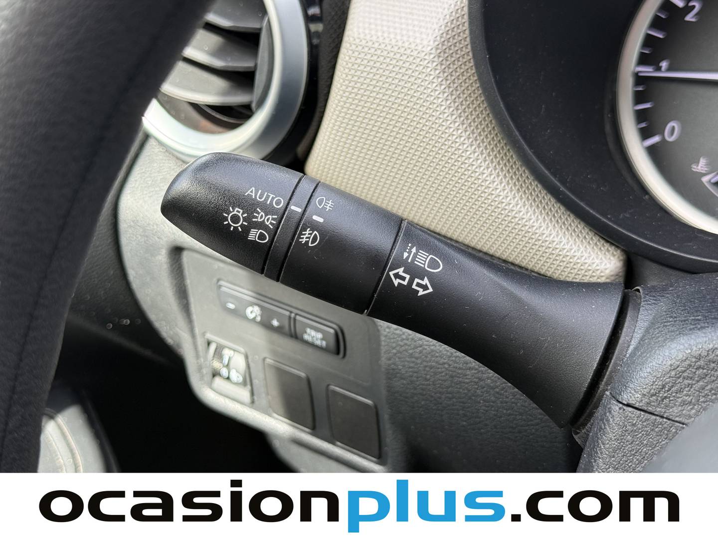 Extras y acabados del Nissan Micra Nissan Micra 1.0 G Acenta (71 CV)