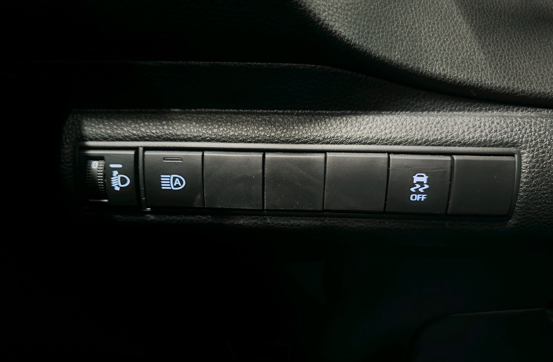 Toyota Corolla 180H Feel! E-CVT - foto 27