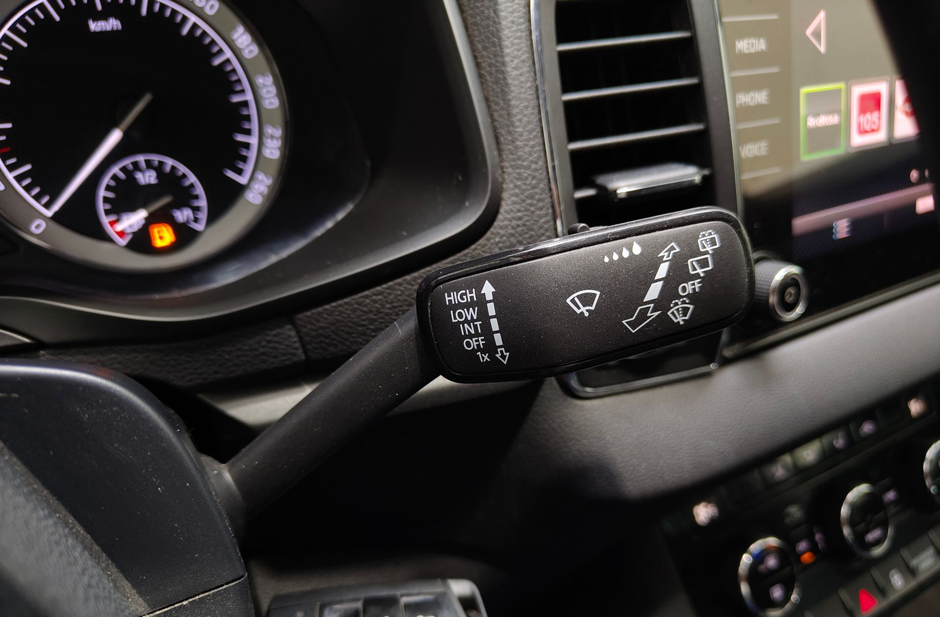 Škoda Karoq 1.0 TSI Ambition - foto 27