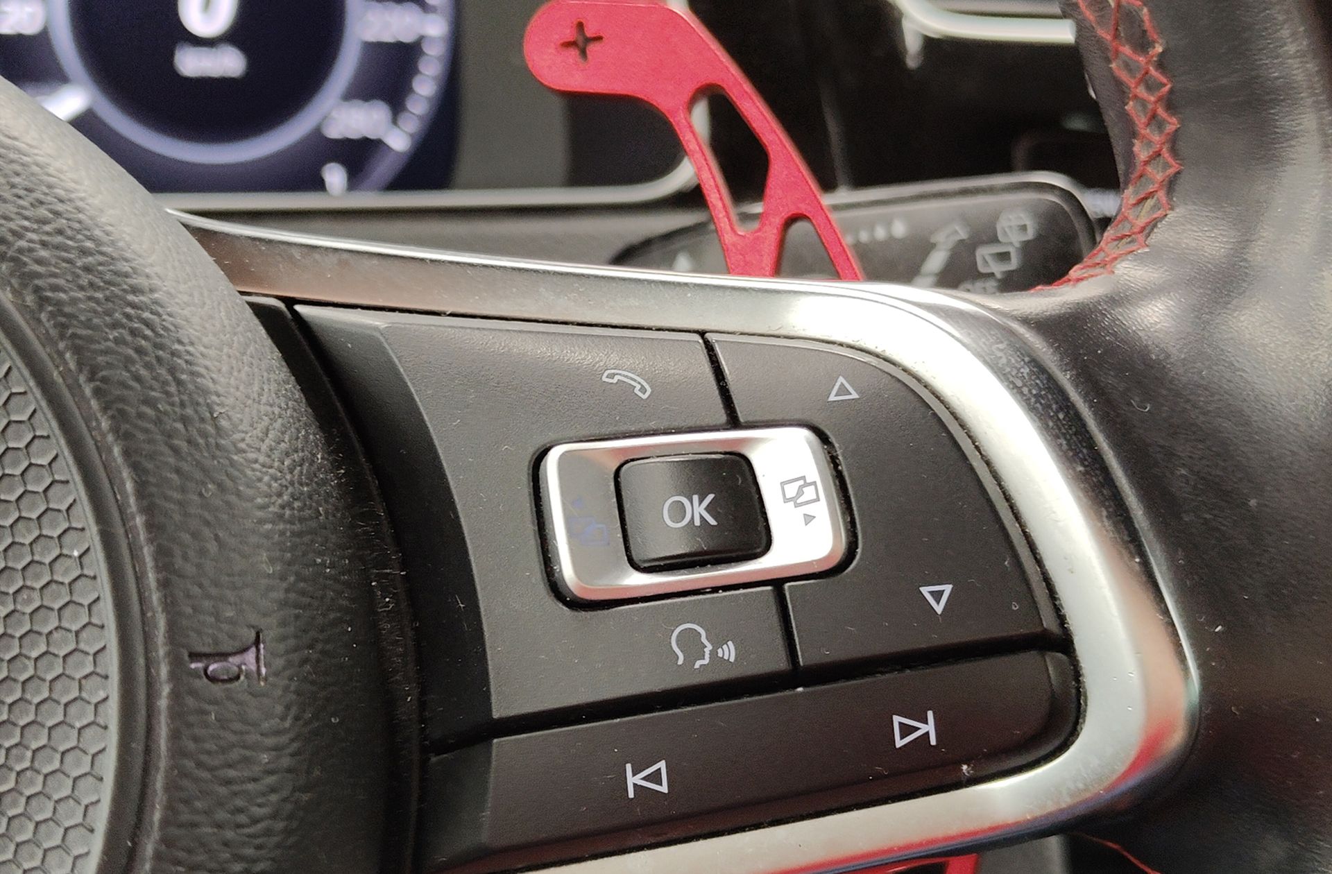 Volkswagen Golf GTI 2.0 TSI DSG - foto 35