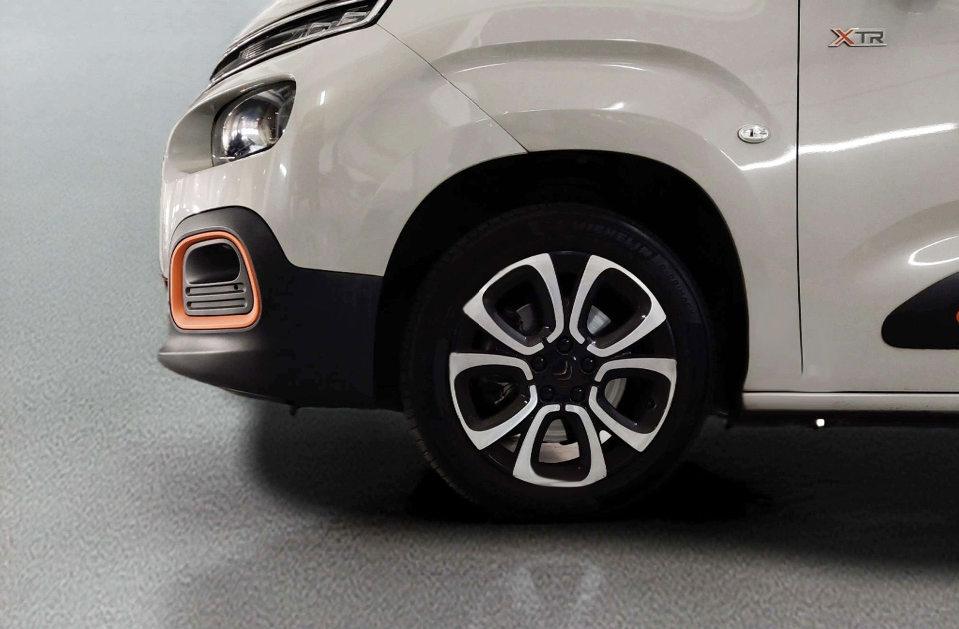 Citroën Berlingo BlueHDi 130 Talla M Shine - foto 31