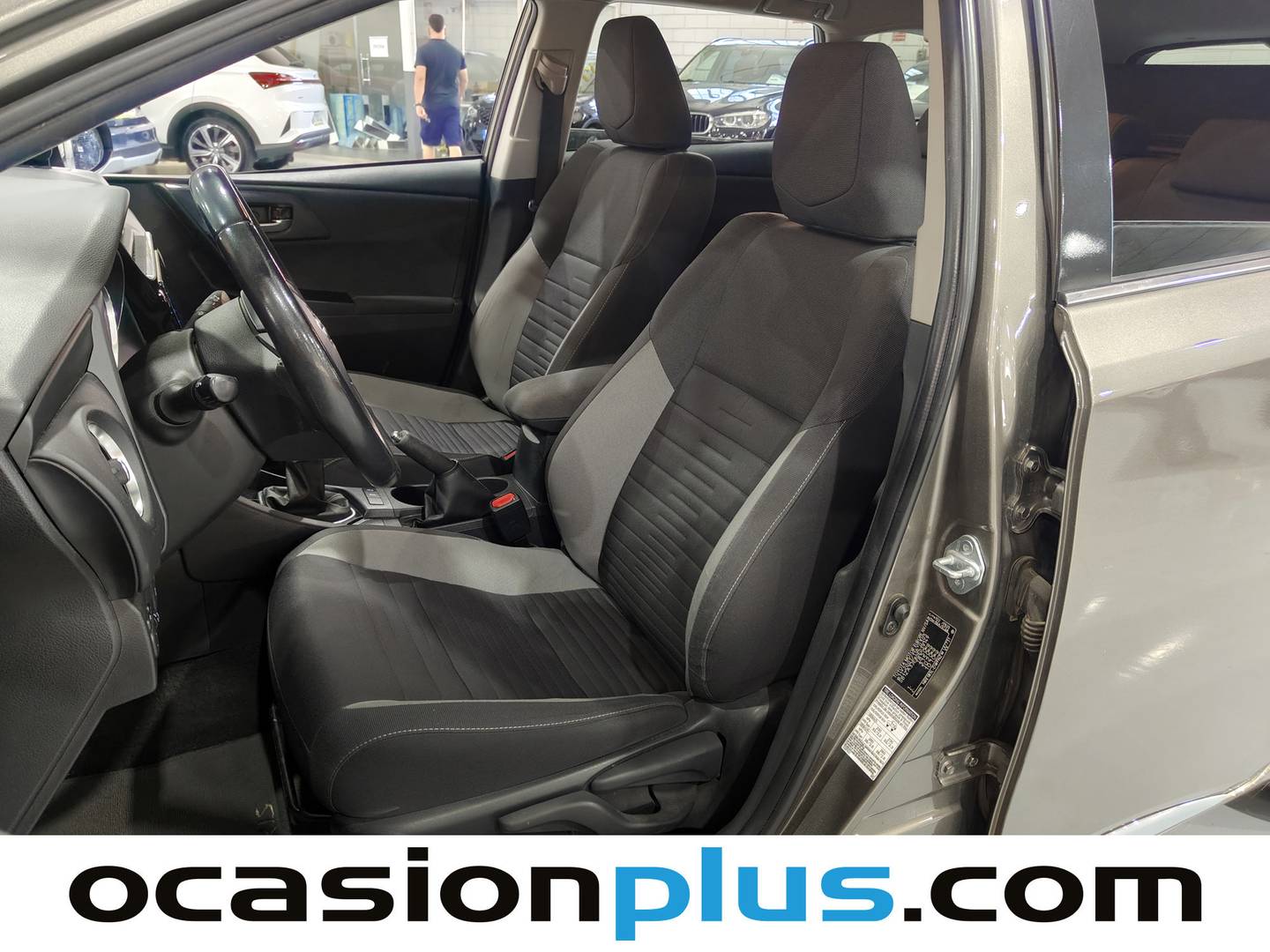 Foto asientos delanteros Toyota Auris Toyota Auris 120T Touring Sports Active (116 CV)
