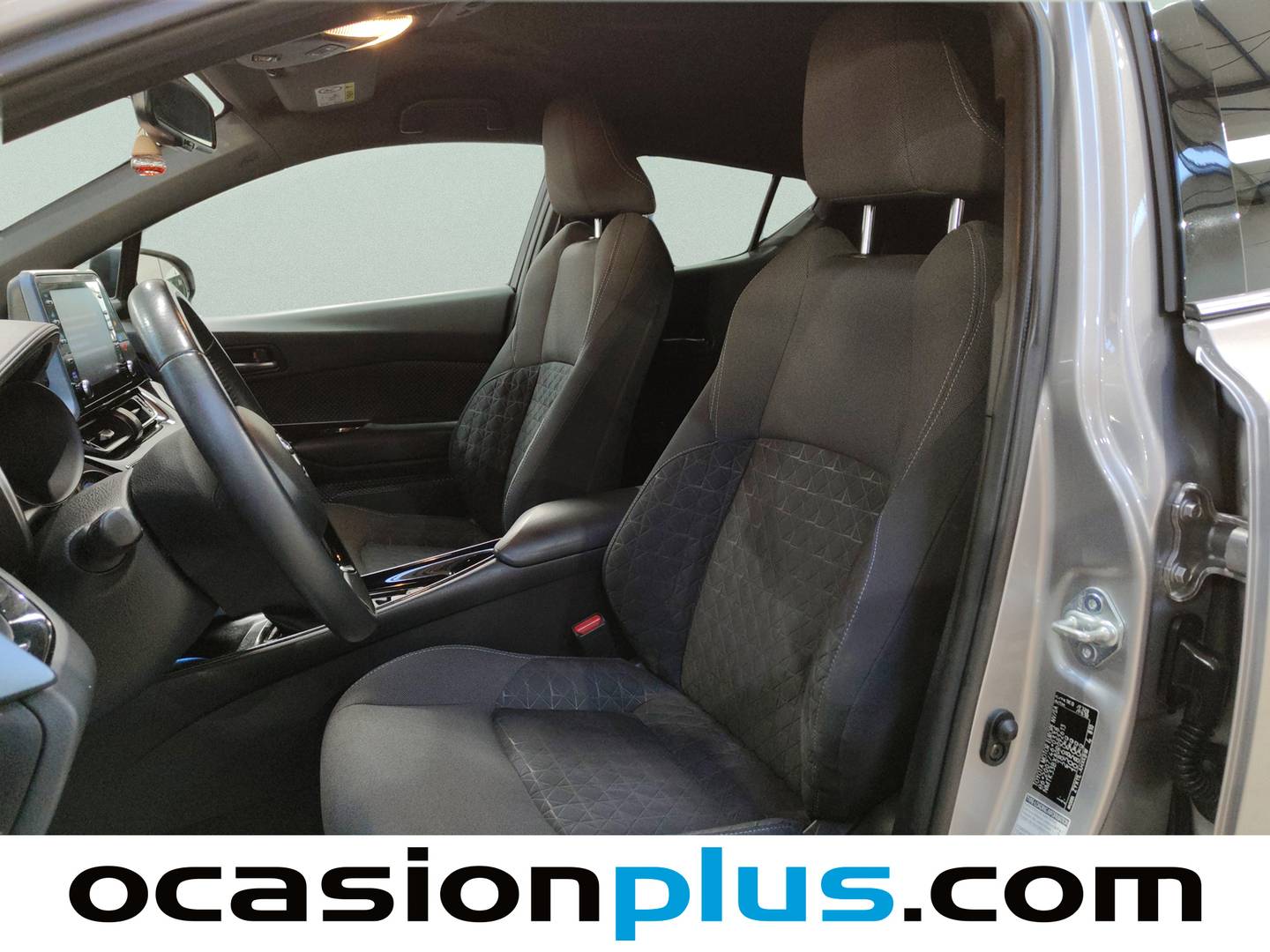 Foto Toyota C-HR Toyota C-HR 1.8 125H Advance (122 CV)