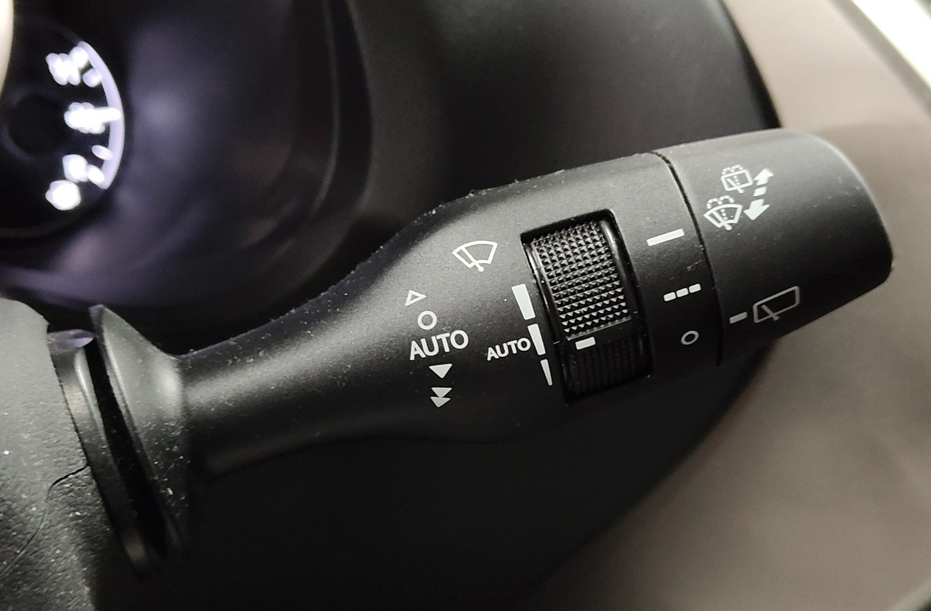 Lexus NX 300h Executive 4WD - foto 37