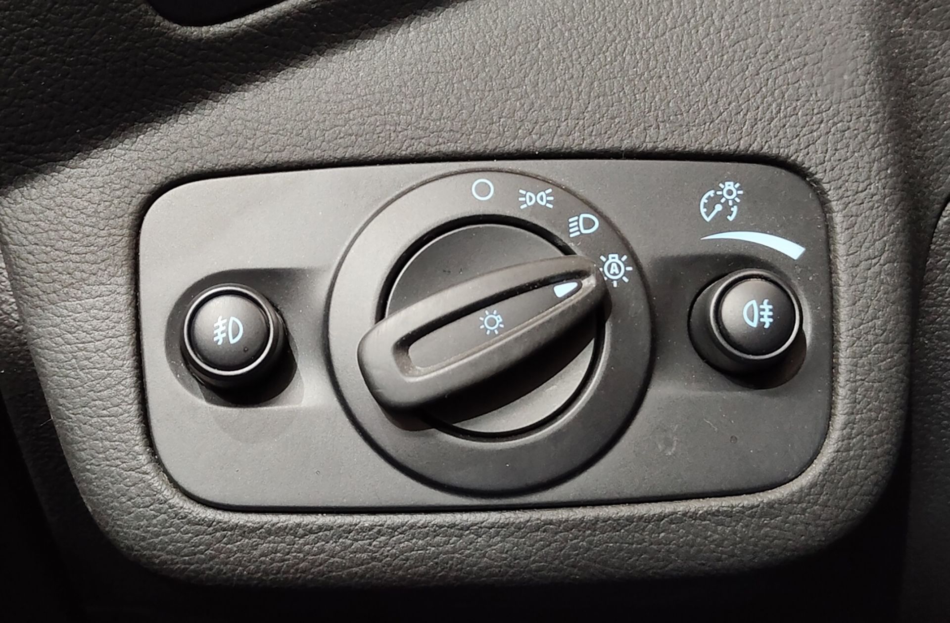 Ford Kuga 1.5 EcoBoost Trend+ 4x4 - foto 26