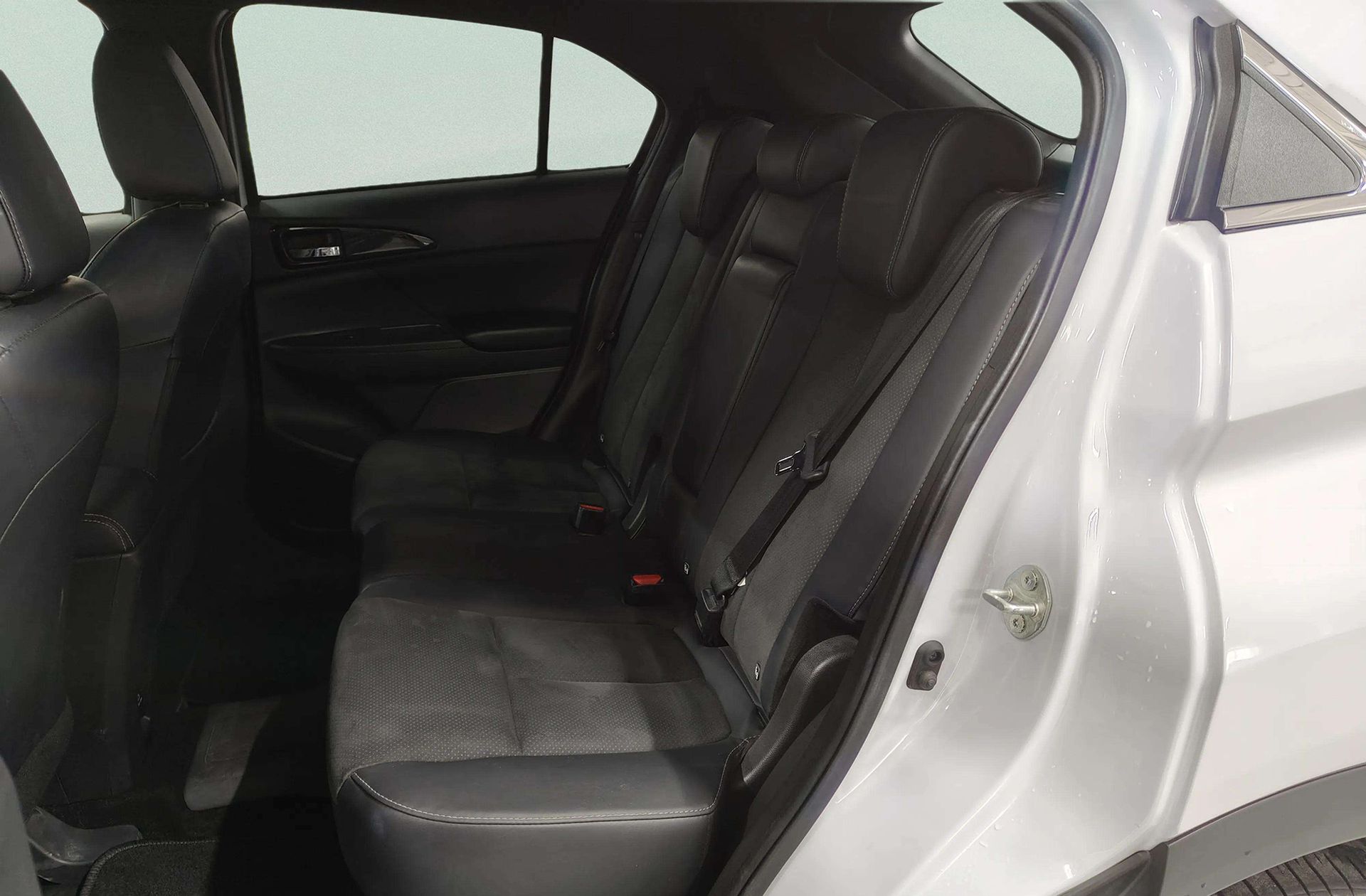 Mitsubishi Eclipse Cross 2.4 PHEV Kaiteki 4WD - foto 18