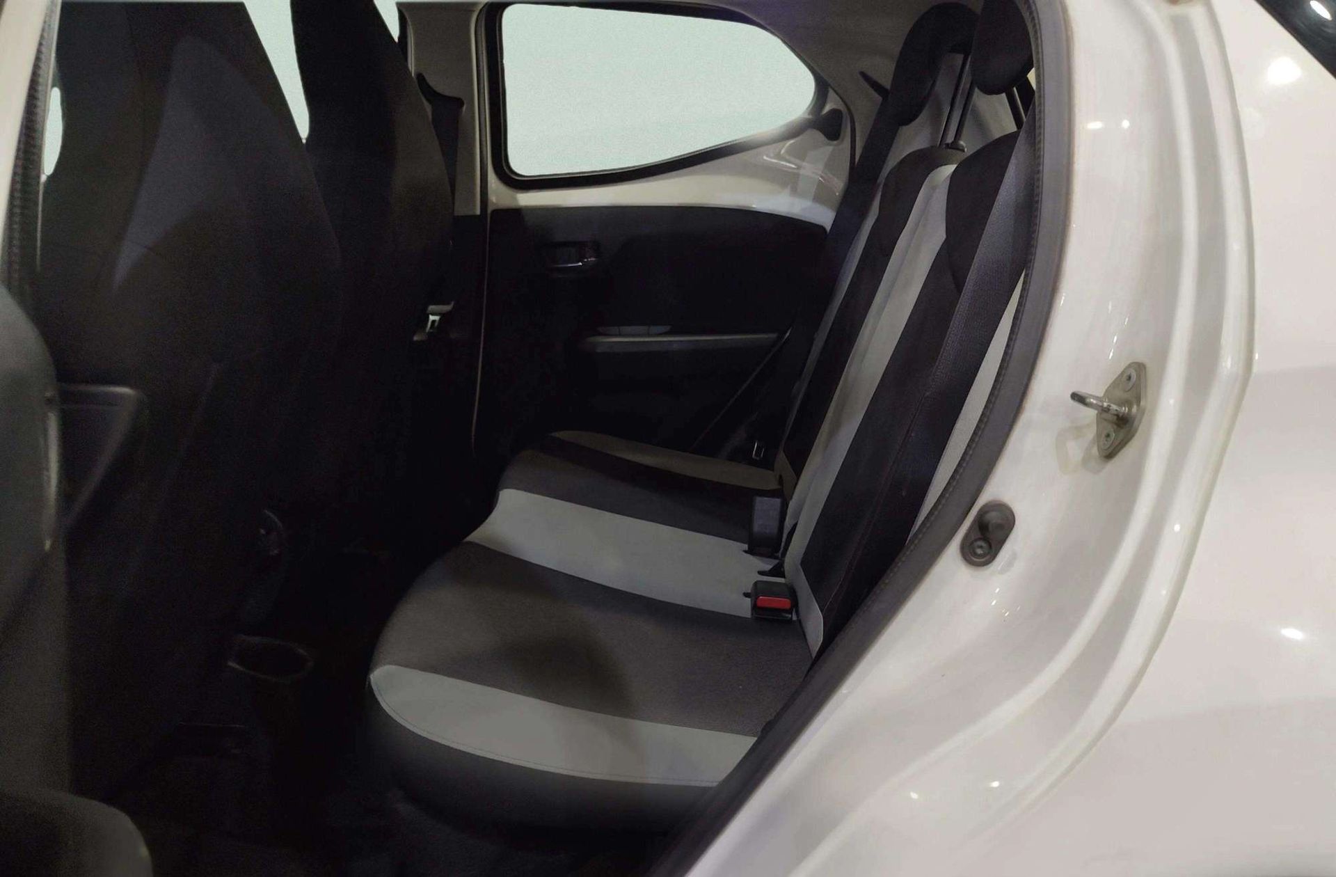 Toyota Aygo 1.0 70 x-play - foto 10