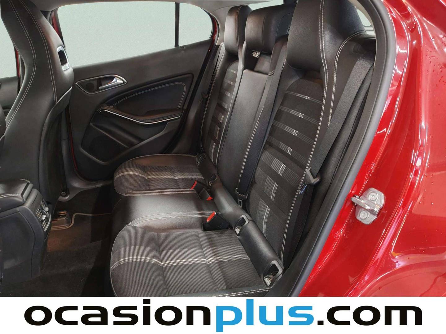 Foto asientos traseros Mercedes GLA Mercedes GLA 180 (122 CV)