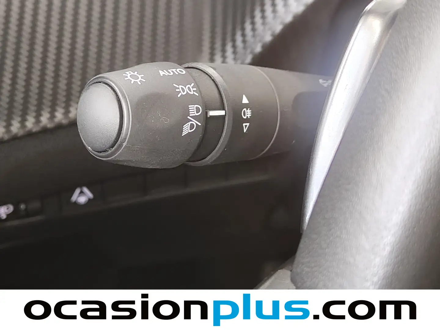 Foto Peugeot 2008 Peugeot 2008 Allure Hybrid eDCS6 (136 CV)