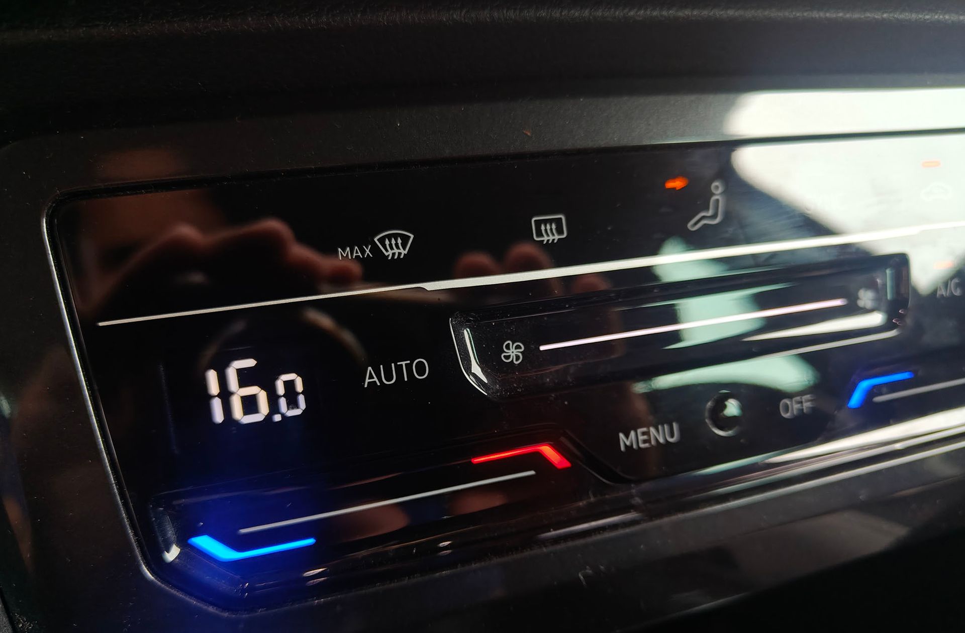 Volkswagen Tiguan Urban Sport 2.0 TDI DSG - foto 38