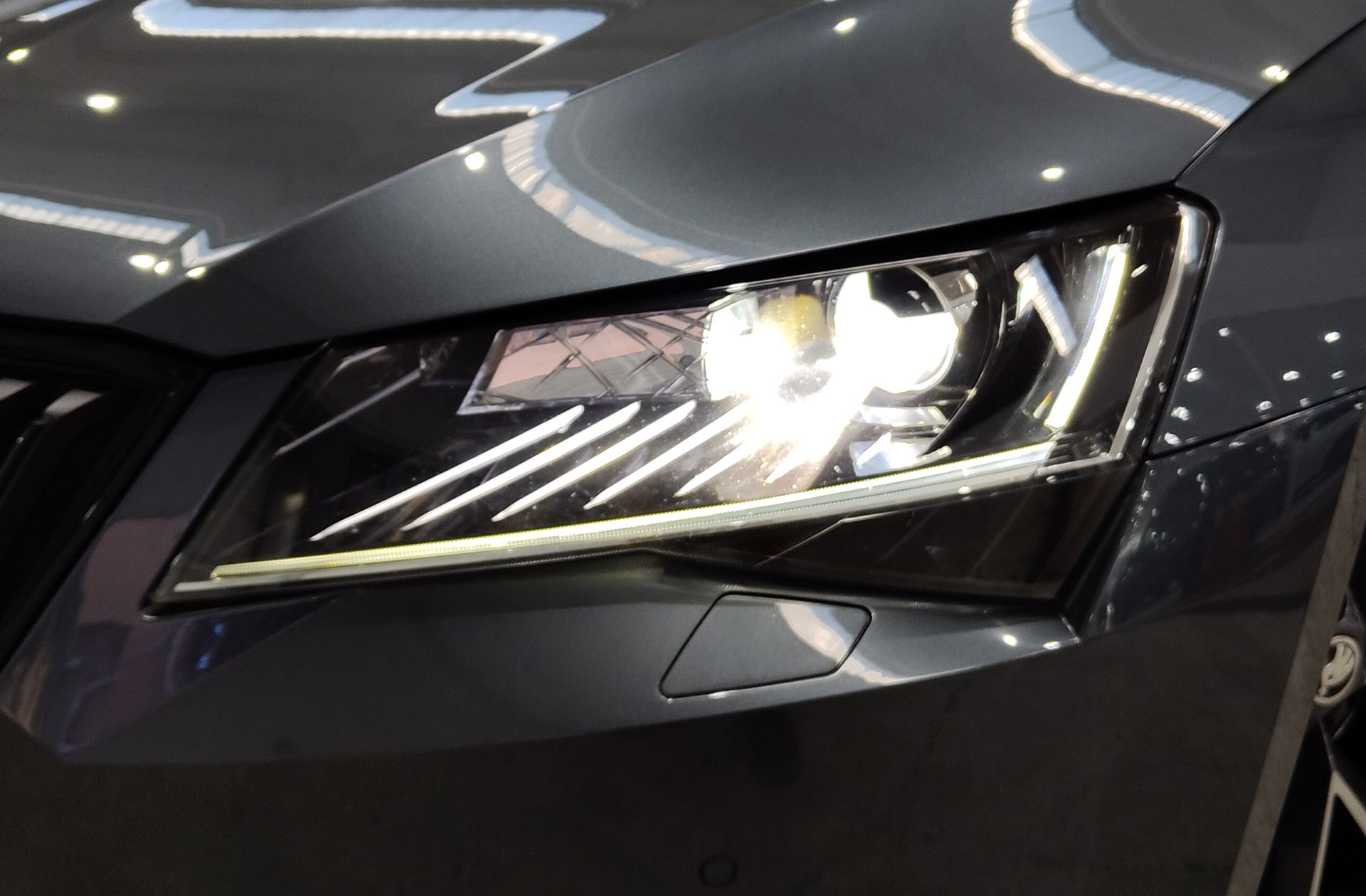 Škoda Superb Combi 2.0 TDI Sport Line DSG - foto 16