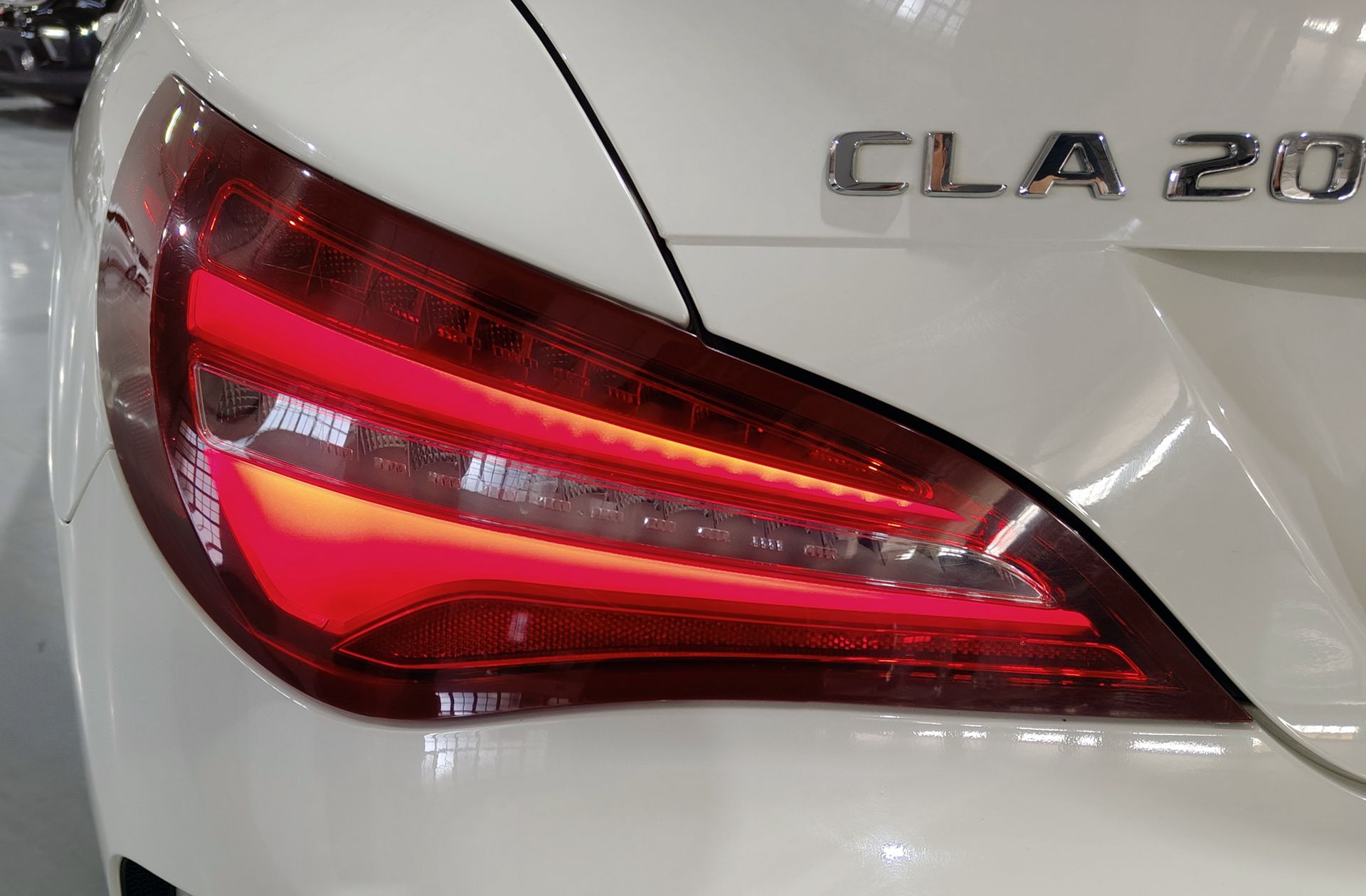 Mercedes-Benz CLA 200 d Pack AMG - foto 18