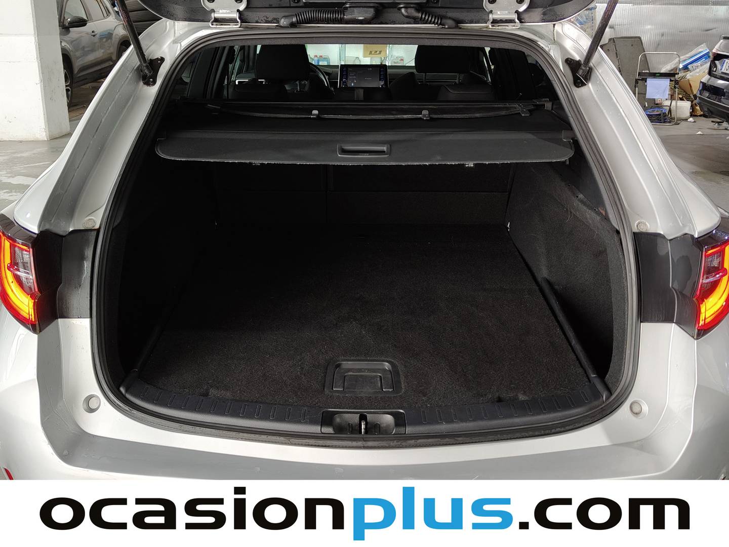 Foto Toyota Corolla Toyota Corolla 1.8 125 Híbrido Touring Business Plus E-CVT (122 CV)