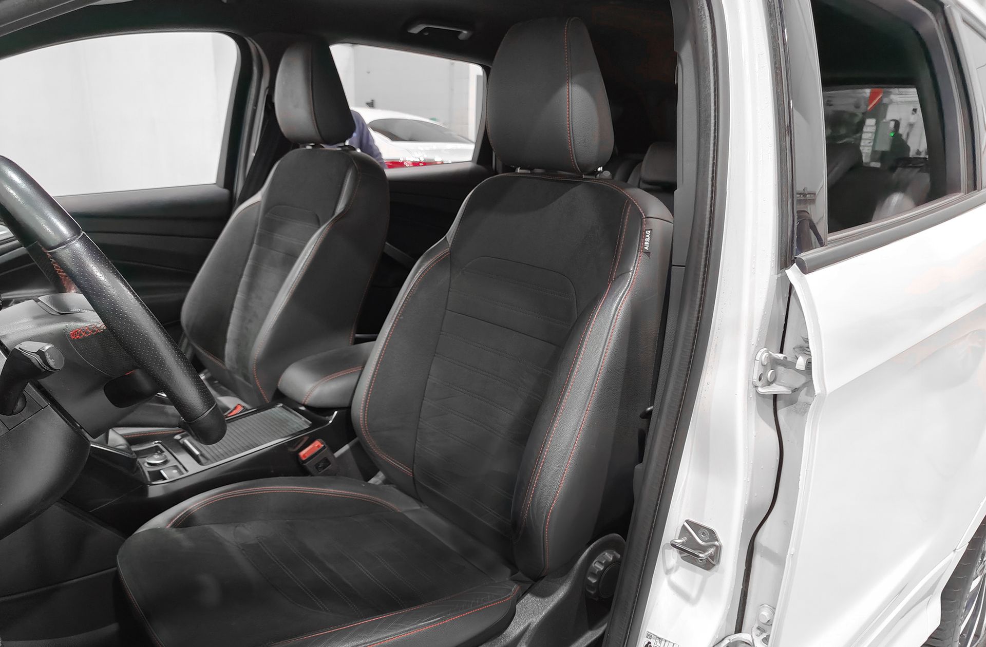 Ford Kuga 1.5 EcoBoost ST-Line 4x2 - foto 12