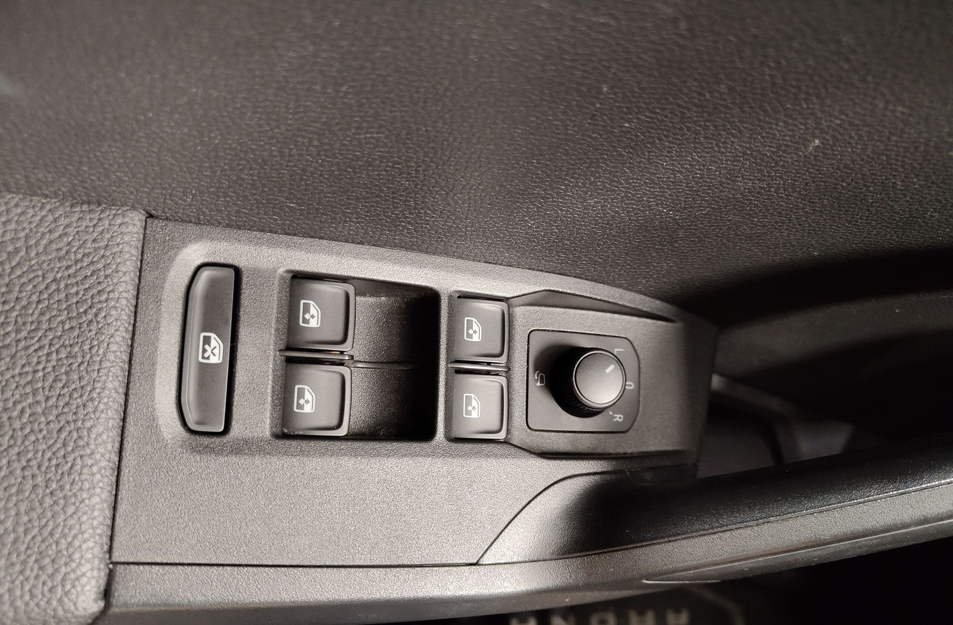 SEAT Arona 1.6 TDI Ecomotive Style - foto 32