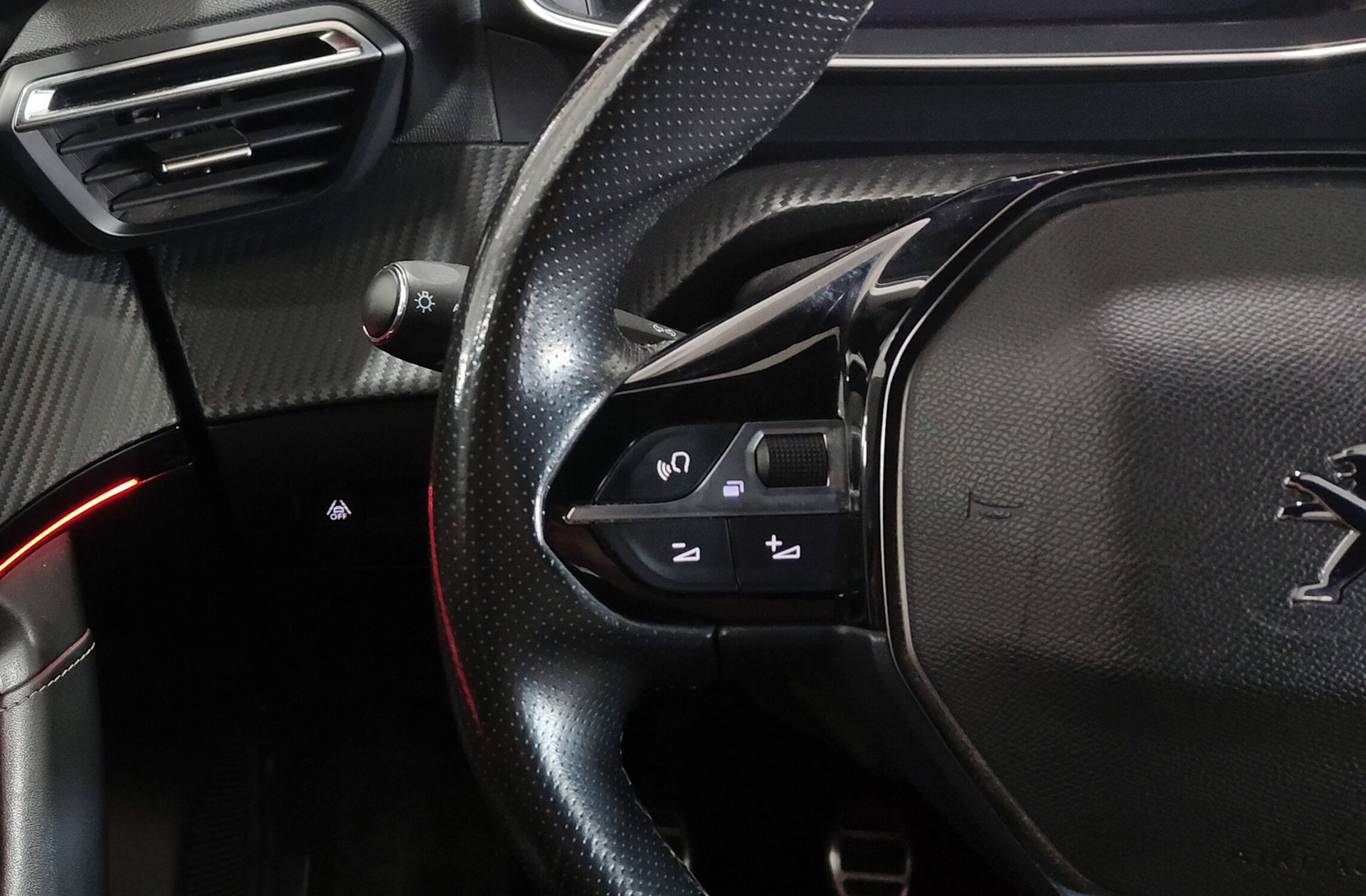 Peugeot 2008 PureTech 130 GT - foto 30