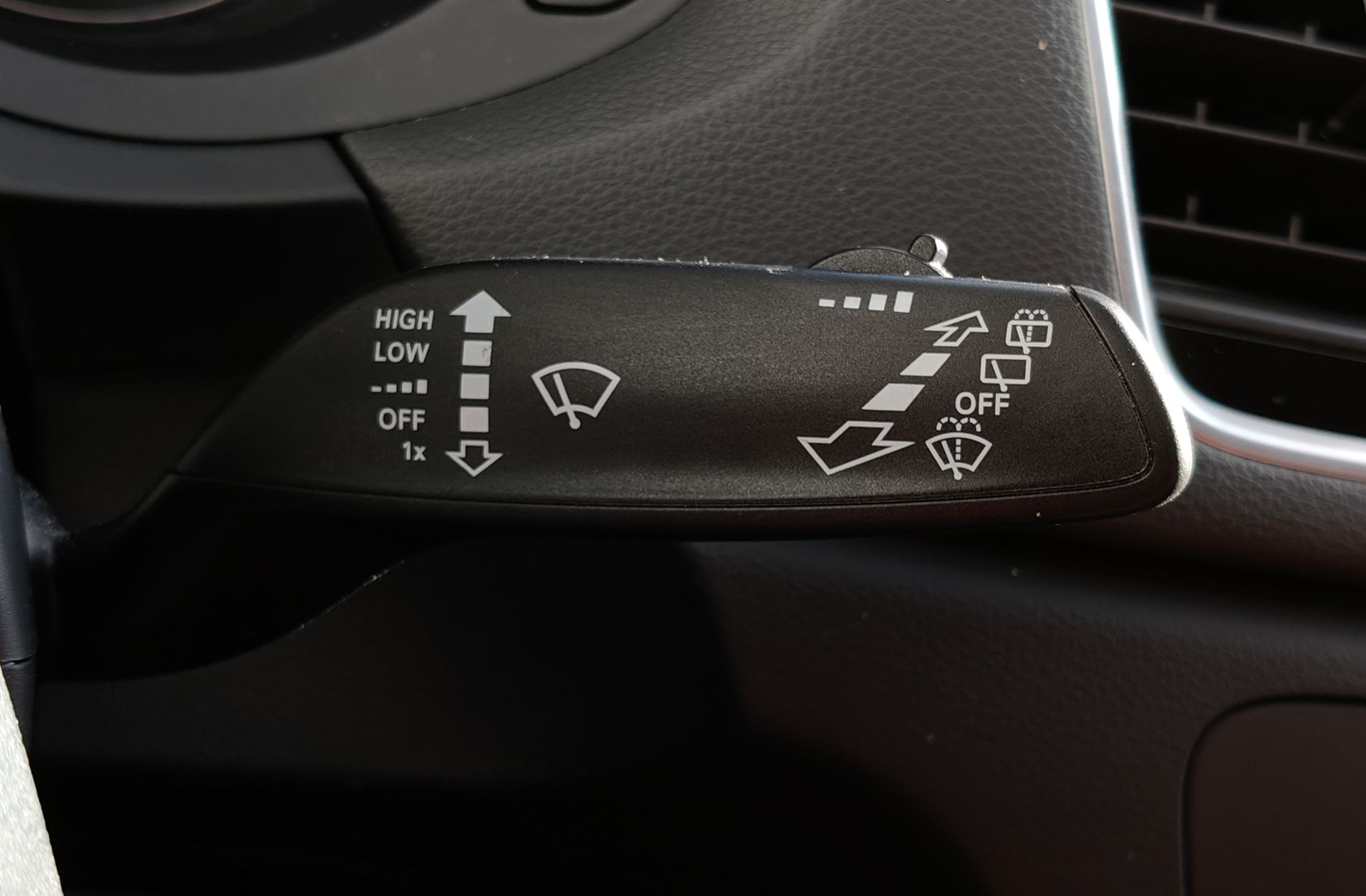 Audi Q3 design edition 2.0 TDI - foto 34