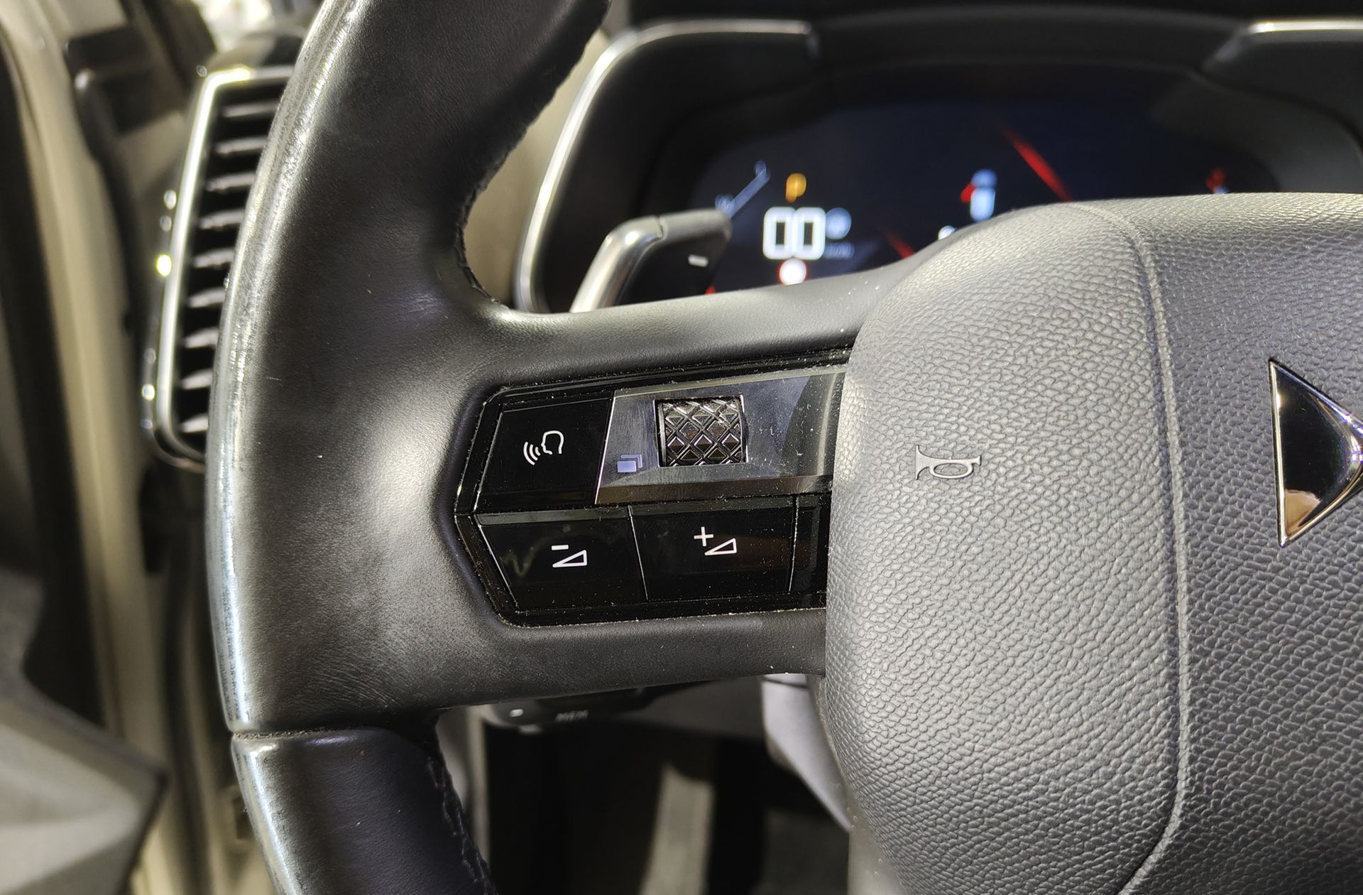 DS DS 7 Crossback PureTech 180 Bastille+ - foto 26