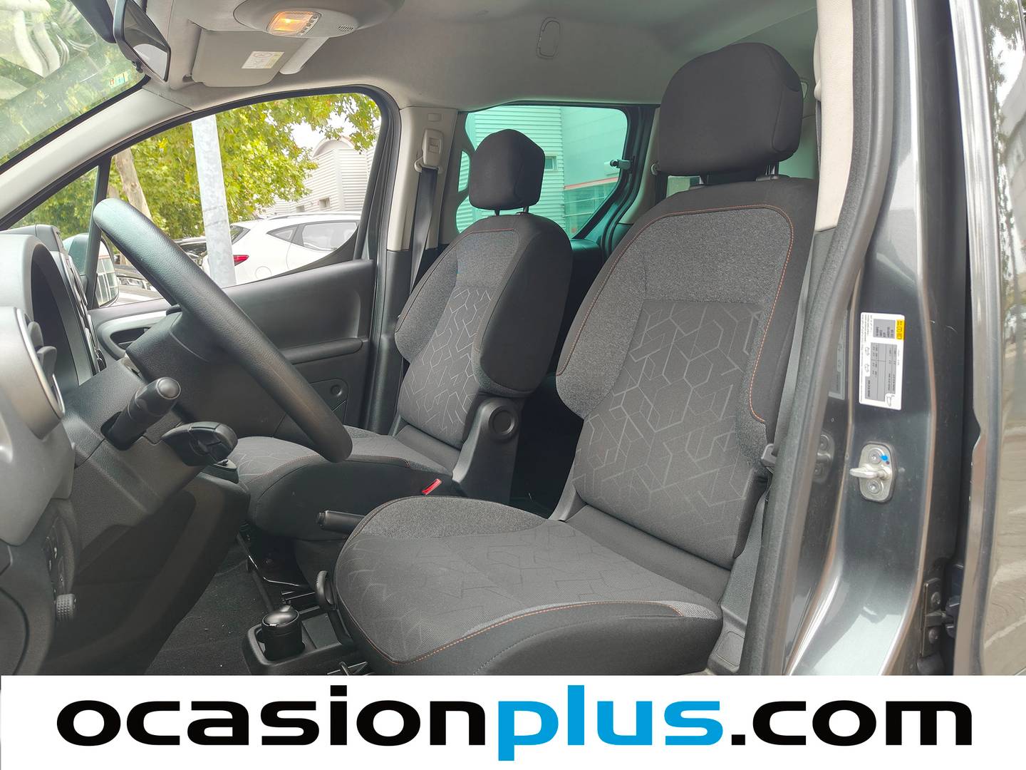 Foto asientos delanteros Peugeot Partner Peugeot Partner Tepee BlueHDi 100 Active (100 CV)