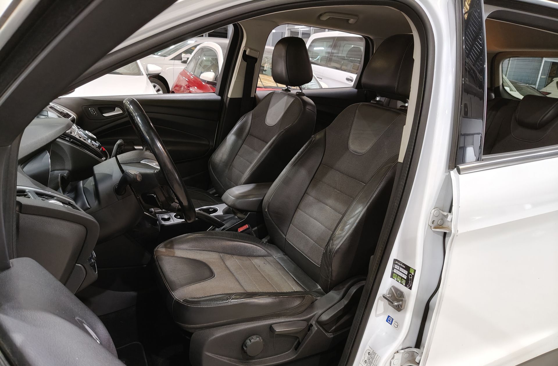 Ford Kuga 2.0 TDCi Titanium 4x2 - foto 9