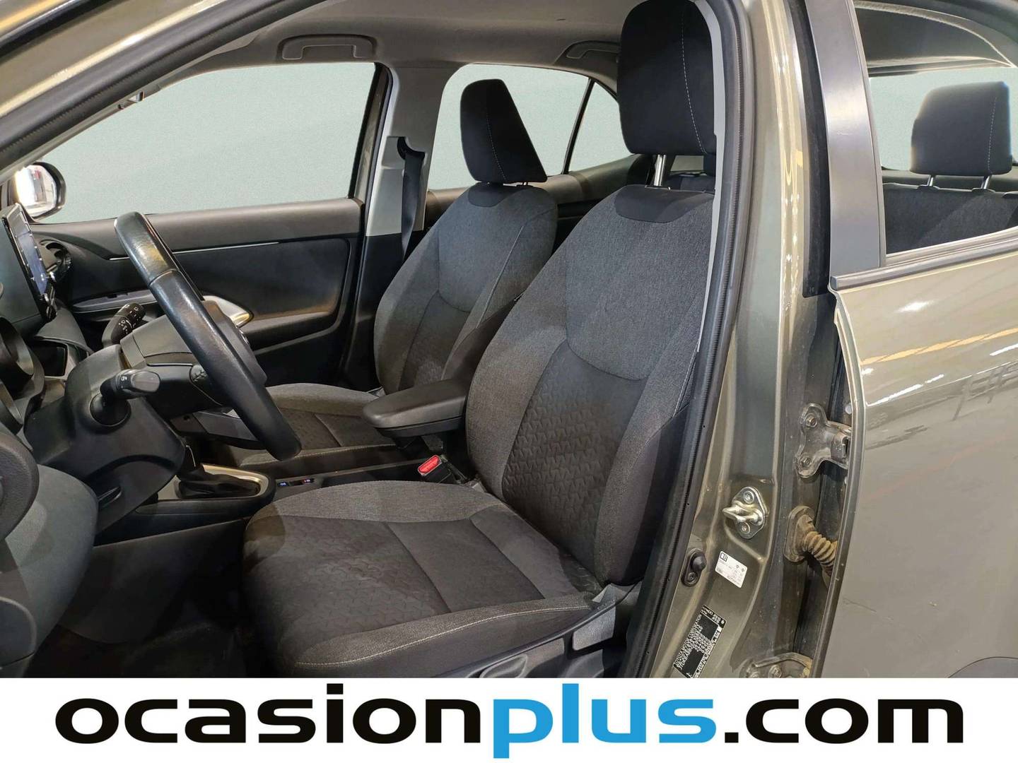 Foto asientos delanteros Toyota Yaris Cross Toyota Yaris Cross 120H Business plus (116 CV)
