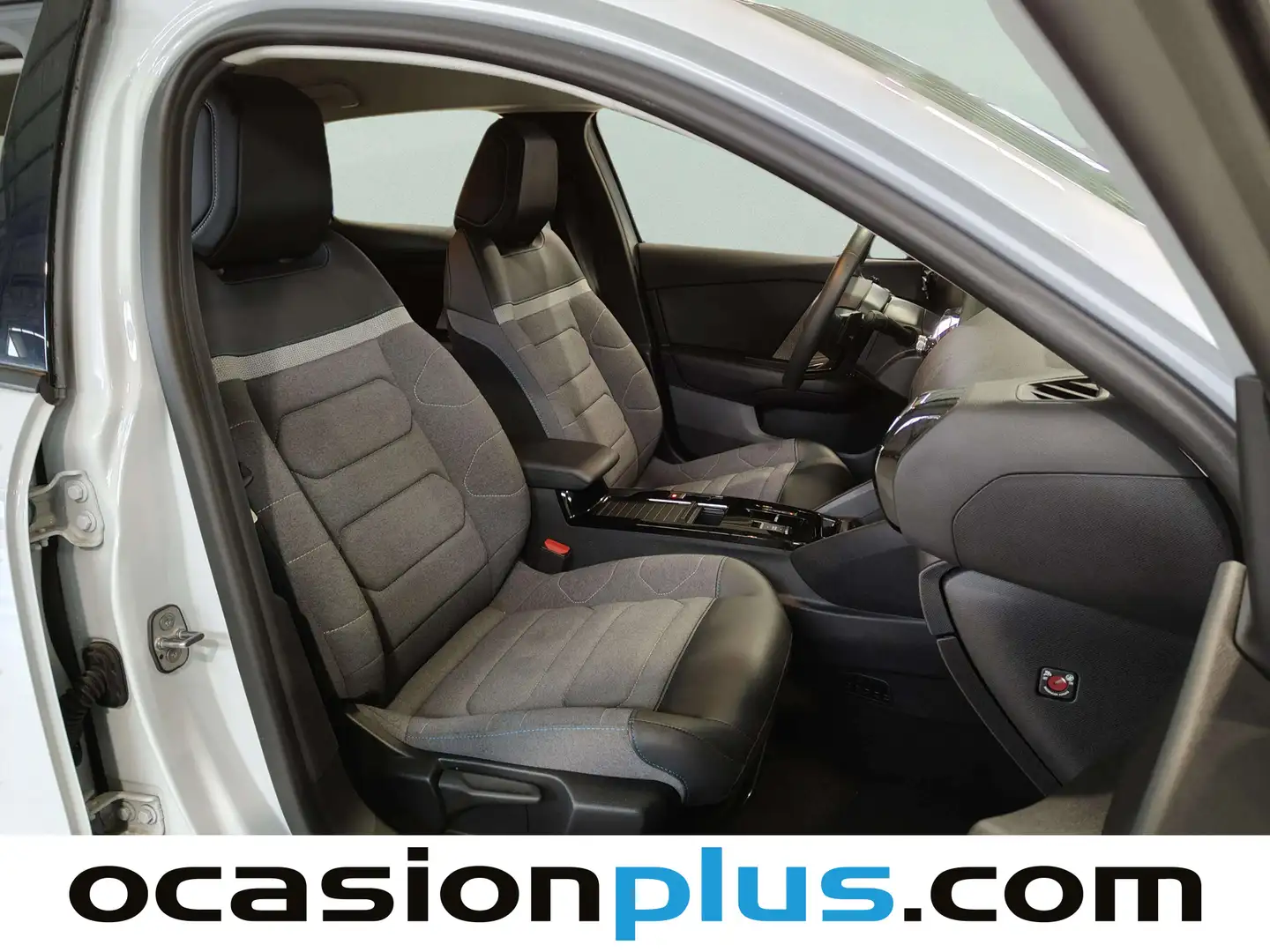 Foto Citroën C4 Citroen C4 Hybrid 136 Plus e-DCS6 (136 CV)