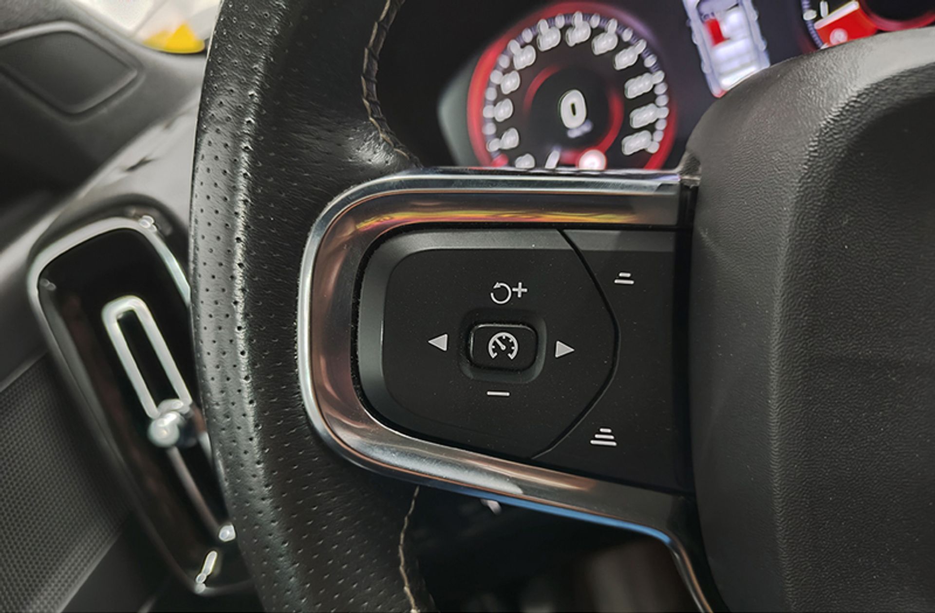 Volvo XC40 D3 R-Design - foto 28