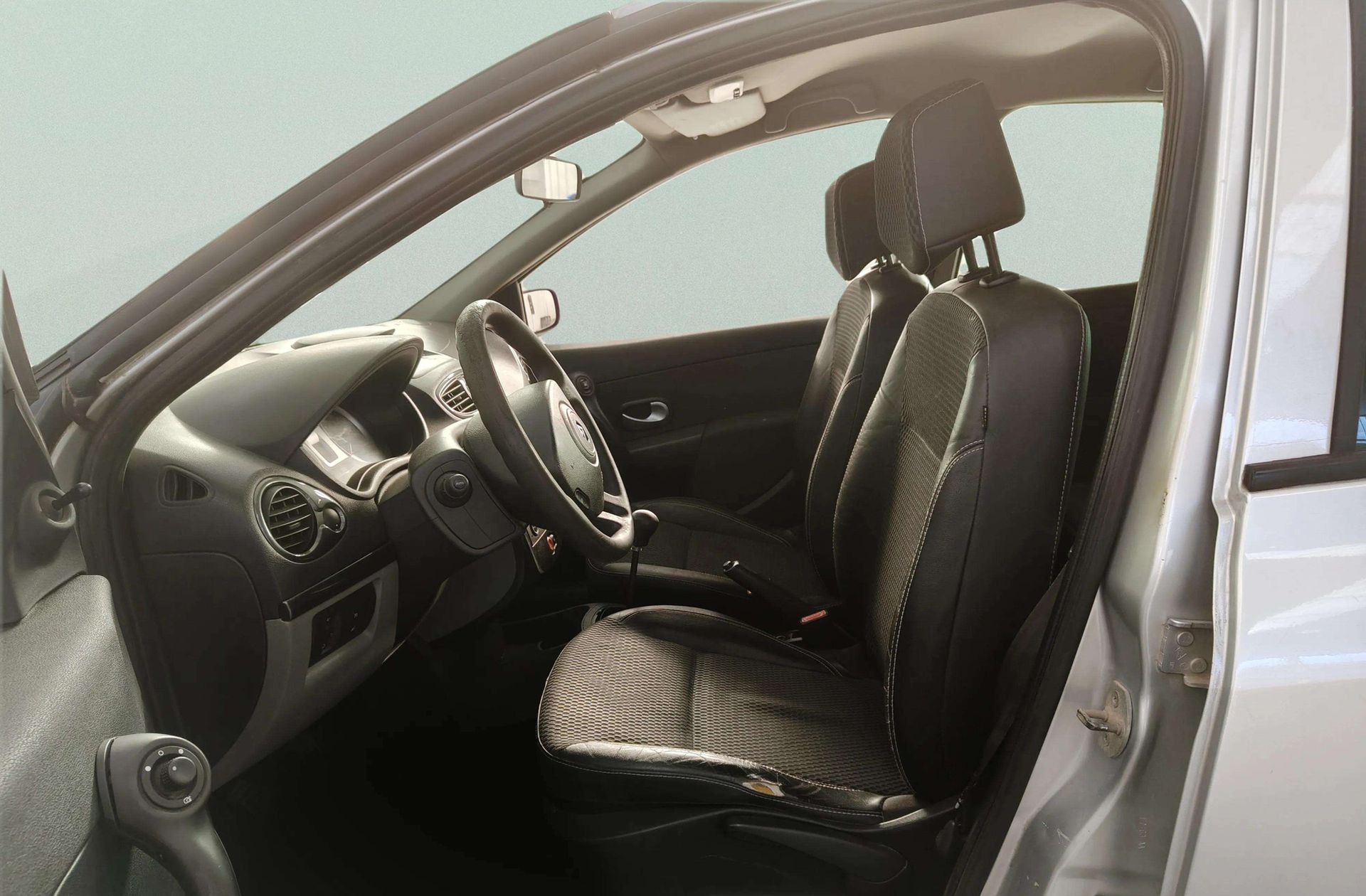 Renault Clio 1.2 16v Pack Authentique - foto 8