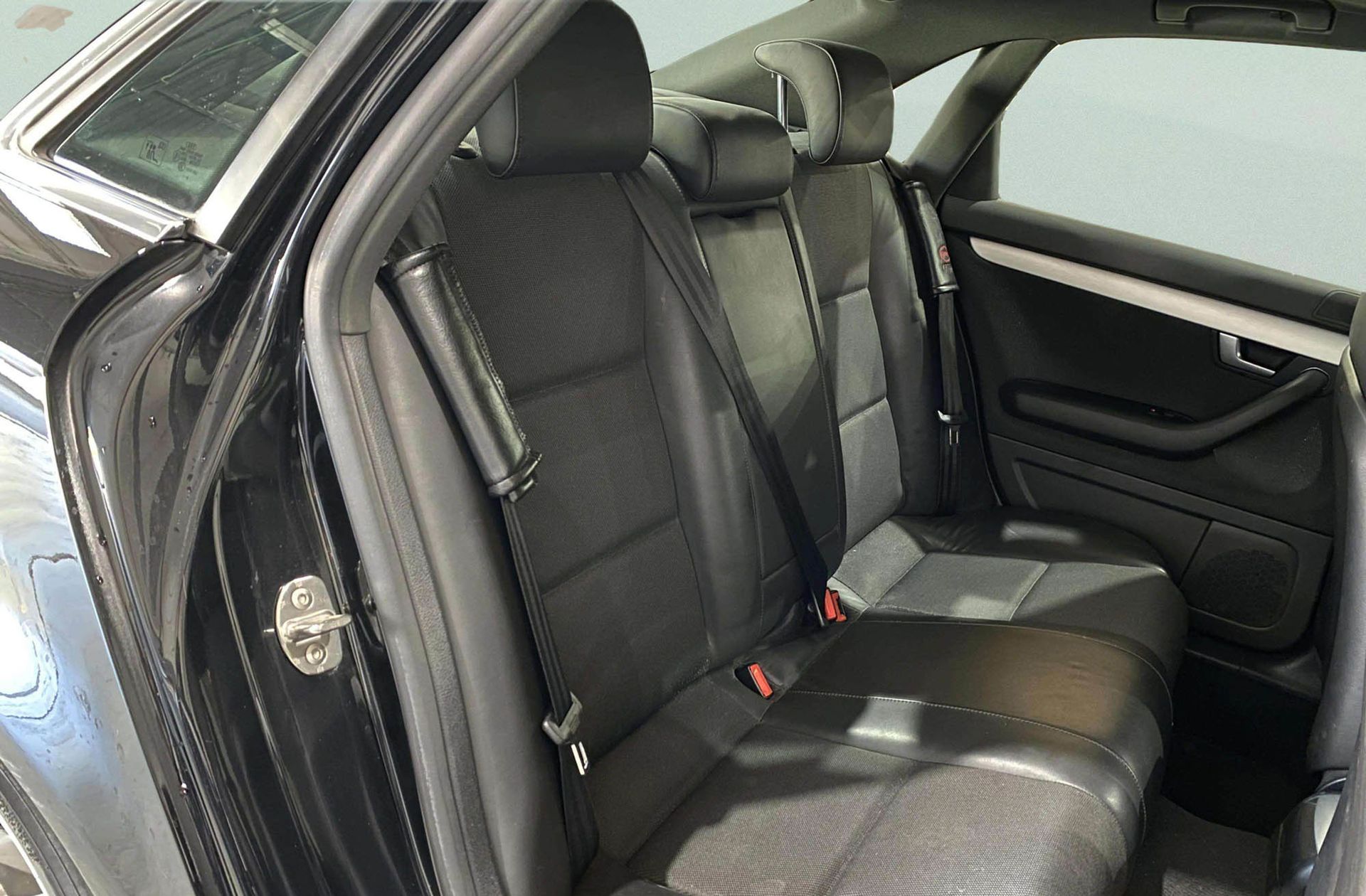 Audi A4 2.0 TDI - foto 13