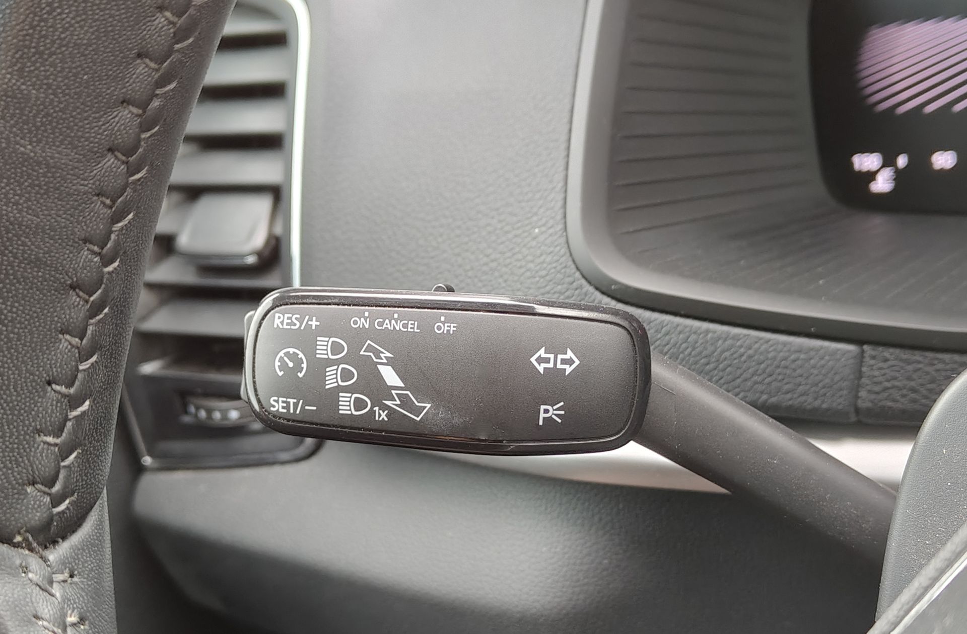 Škoda Karoq 2.0 TDI Selection - foto 25
