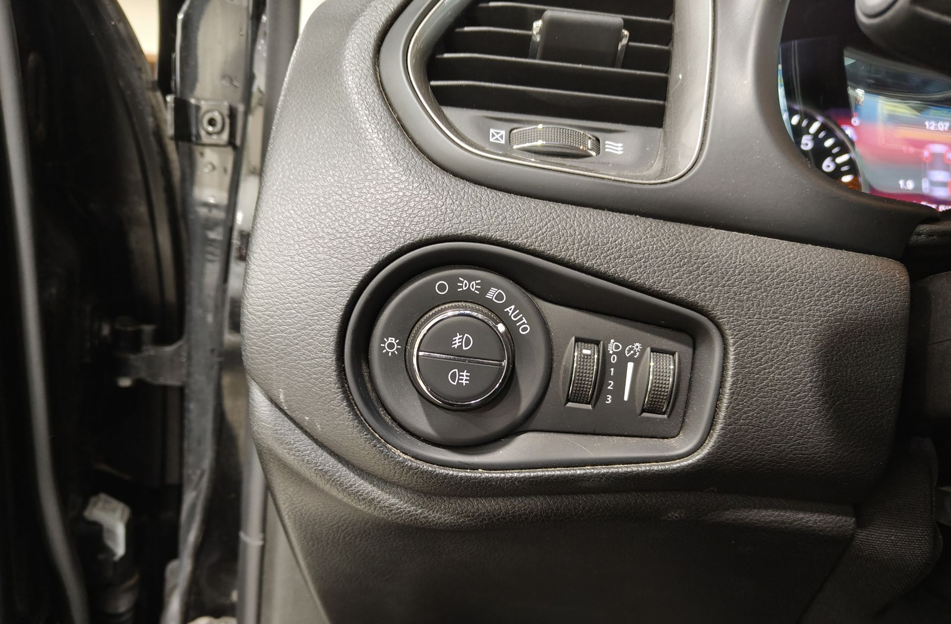 Jeep Renegade eHybrid 1.5 Limited ATX - foto 10