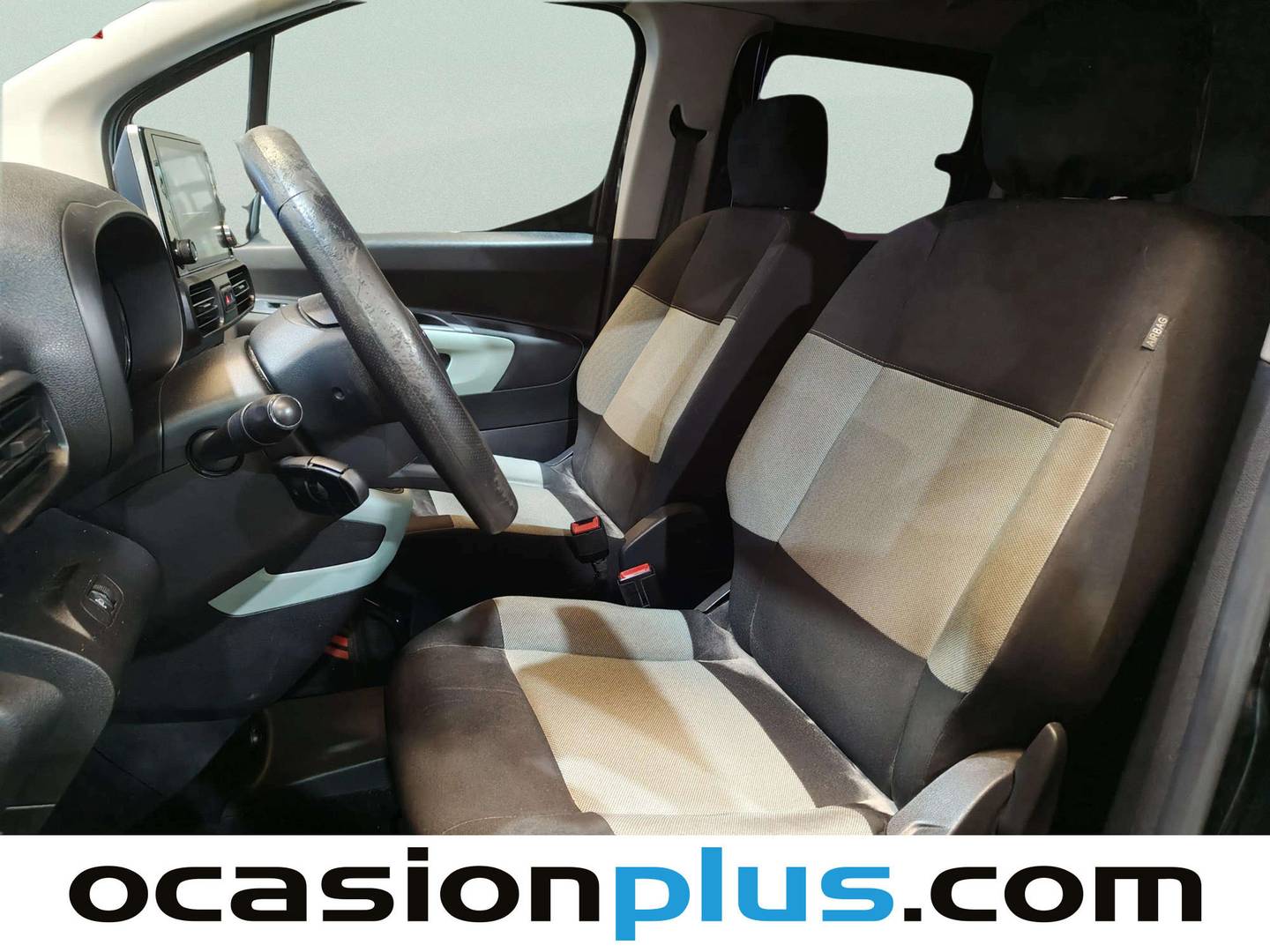 Foto asientos delanteros Citroën Berlingo Citroën Berlingo BlueHDi 100 S&S Talla M 100 Años (102 CV)