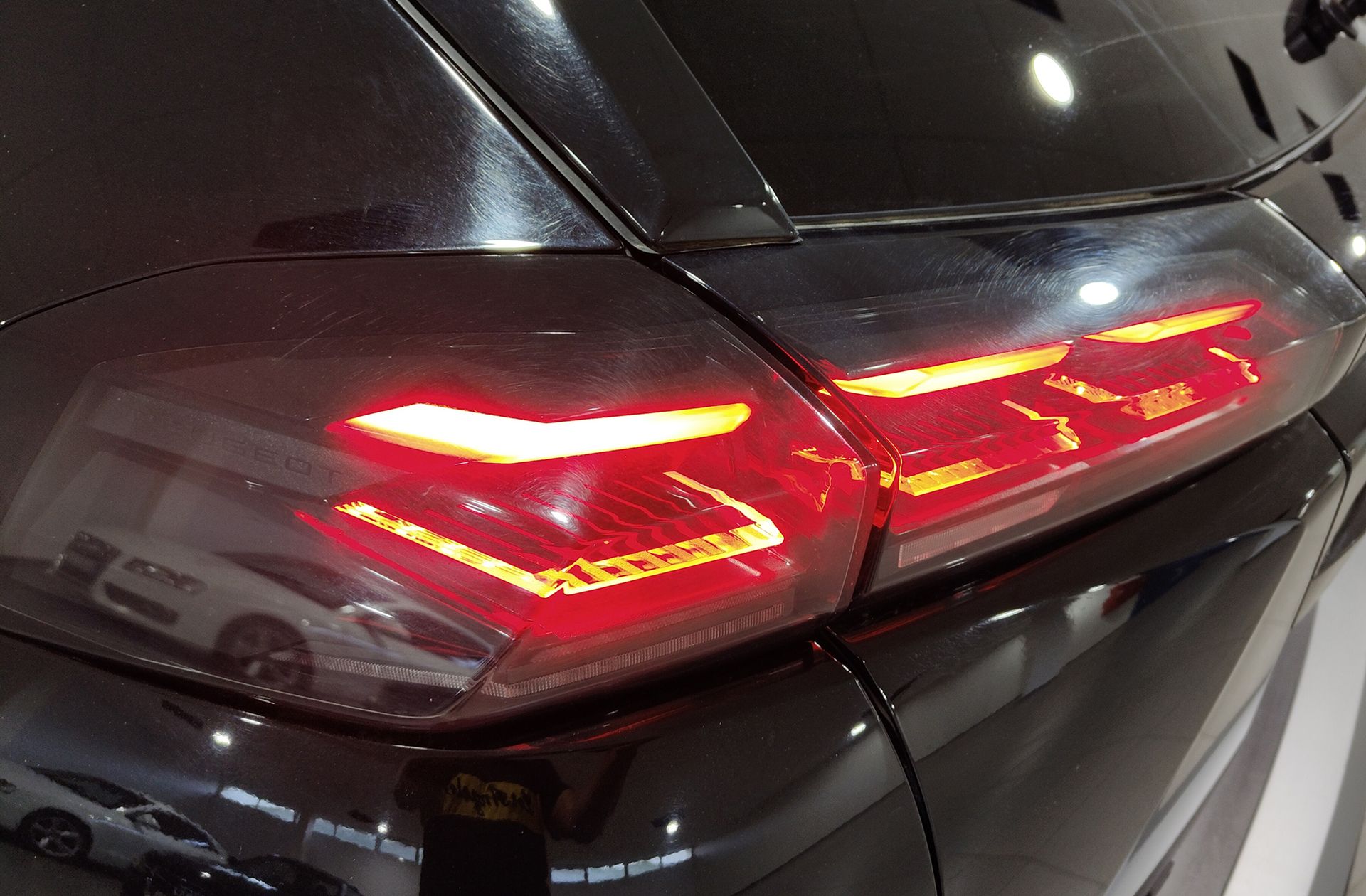 Peugeot 2008 Allure Hybrid eDCS6 - foto 15
