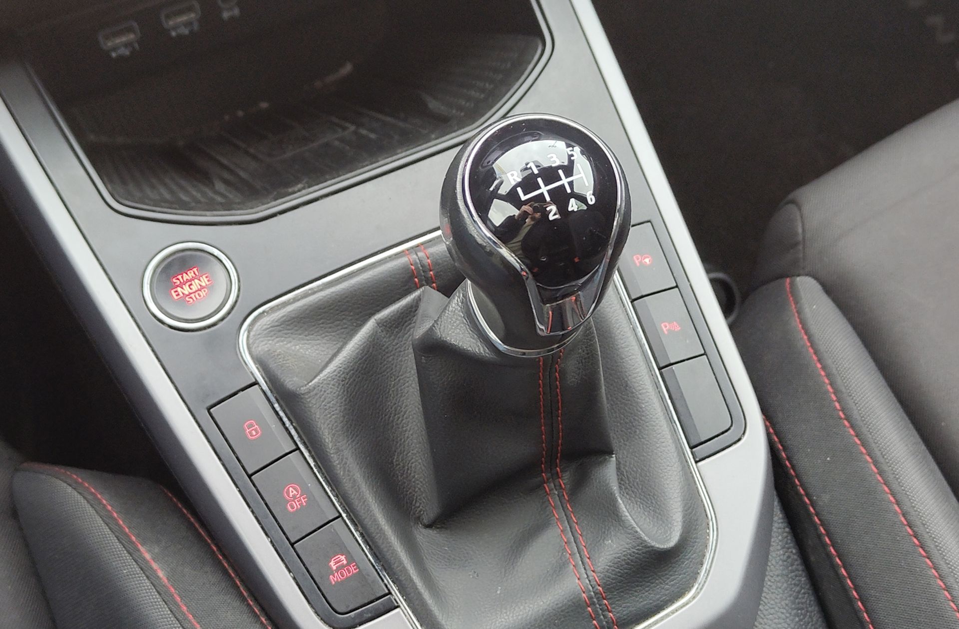 SEAT Arona 1.6 TDI Ecomotive FR - foto 6